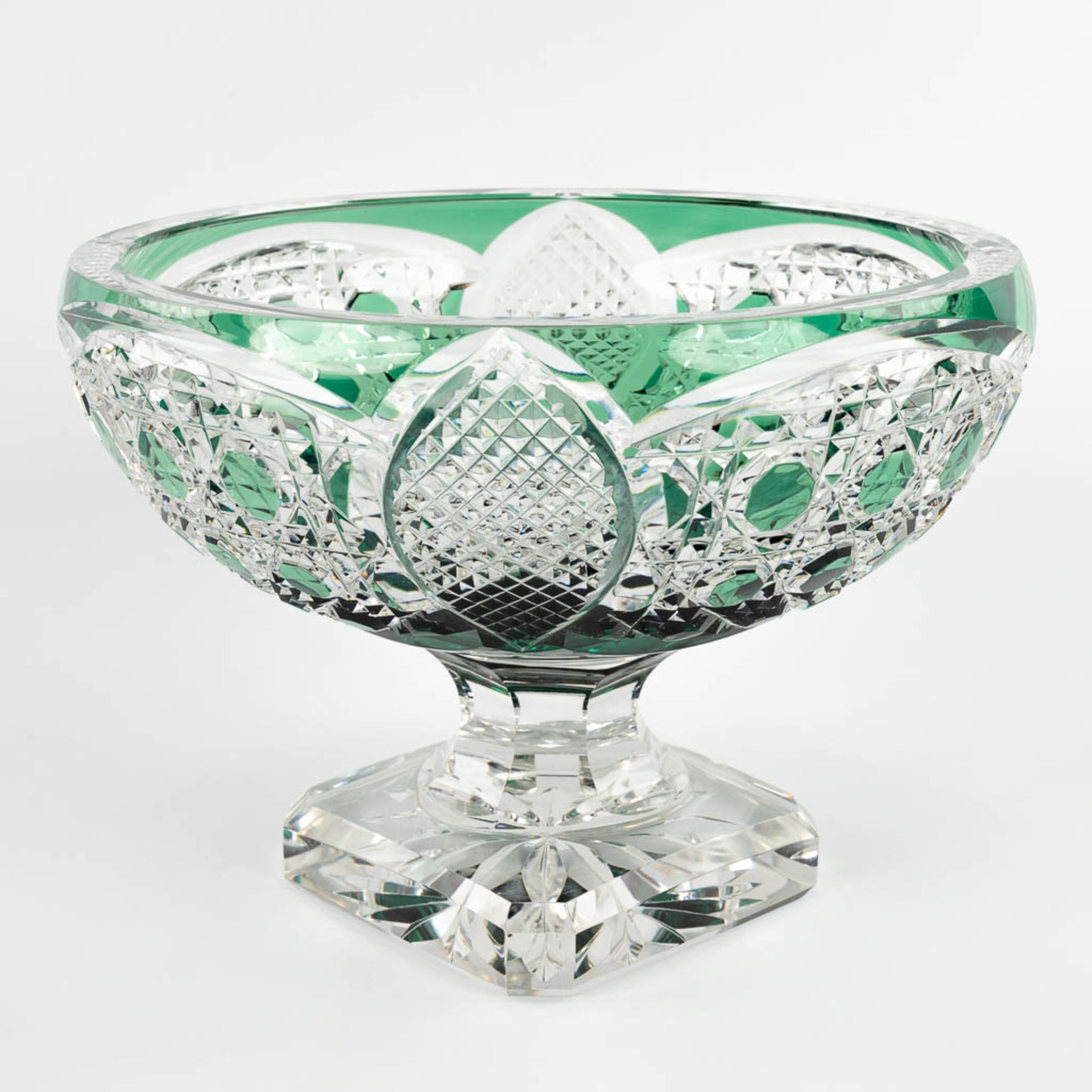 Val Saint Lambert, a bowl from green cut cyrstal. (H:22 x D:31 cm) - Image 3 of 12