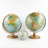 Two globes and a moon, circa 1950-1960. (H:48 x D:31 cm)