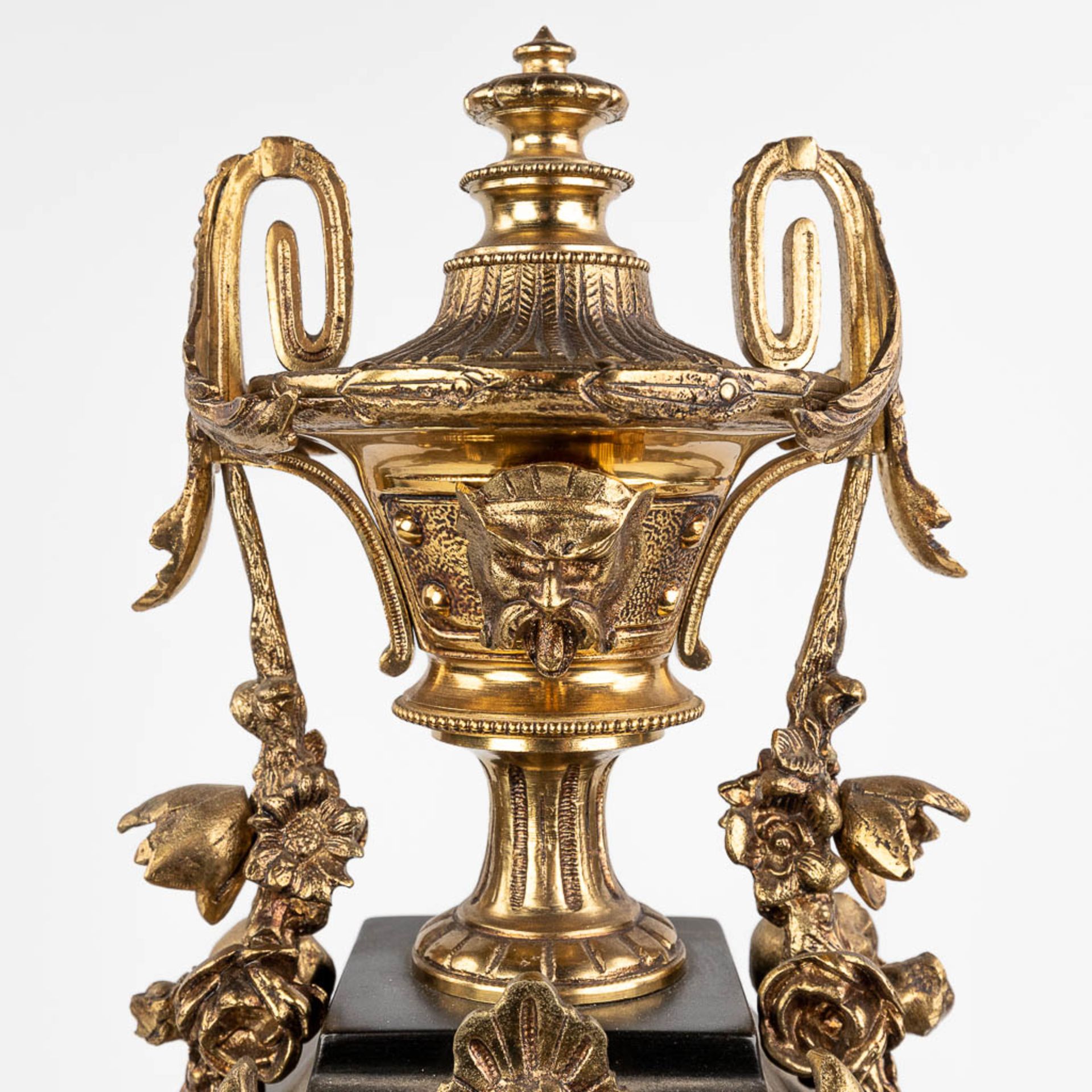 A three-piece mantle garniture clock and candelabra, Louis XV style. Circa 1970. (D:25 x W:51 x H:55 - Image 7 of 14