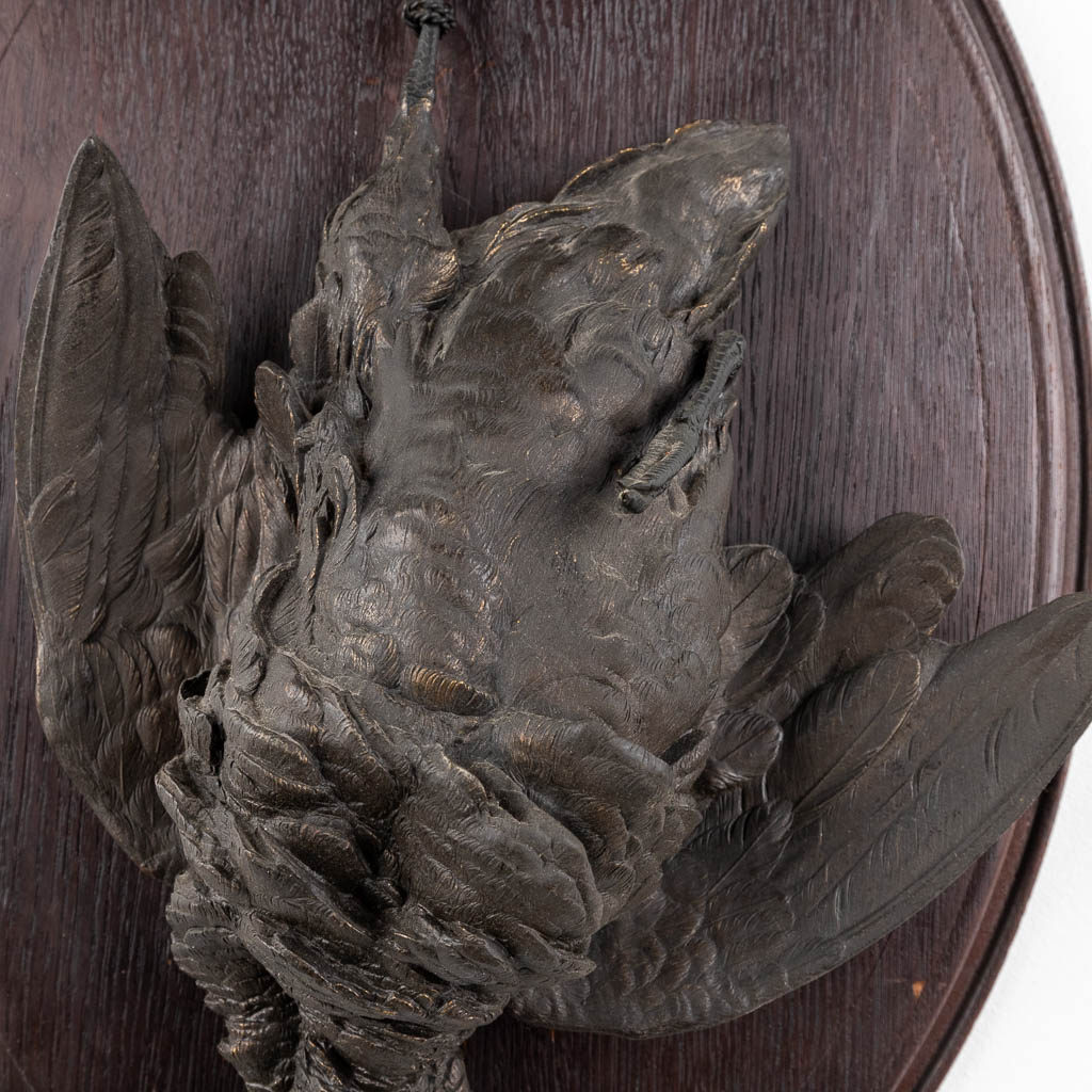 A pair of wall-mounted 'Hunting Trophies', patinated bronze mounted on wood. (D:7 x W:33 x H:46 cm) - Image 6 of 15