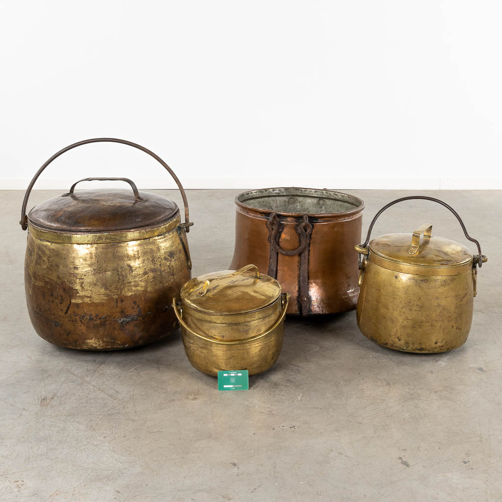 Four pieces of antique copper cooking ware. 19th C. (H:40 x D:56 cm) - Image 2 of 6