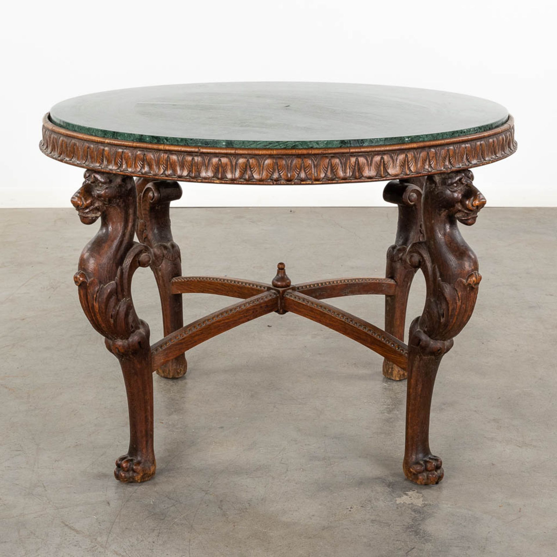 A wood-sculptured coffee table, mythological figurines and a green marble top. 20th C. (D:93 x W:93  - Bild 3 aus 13