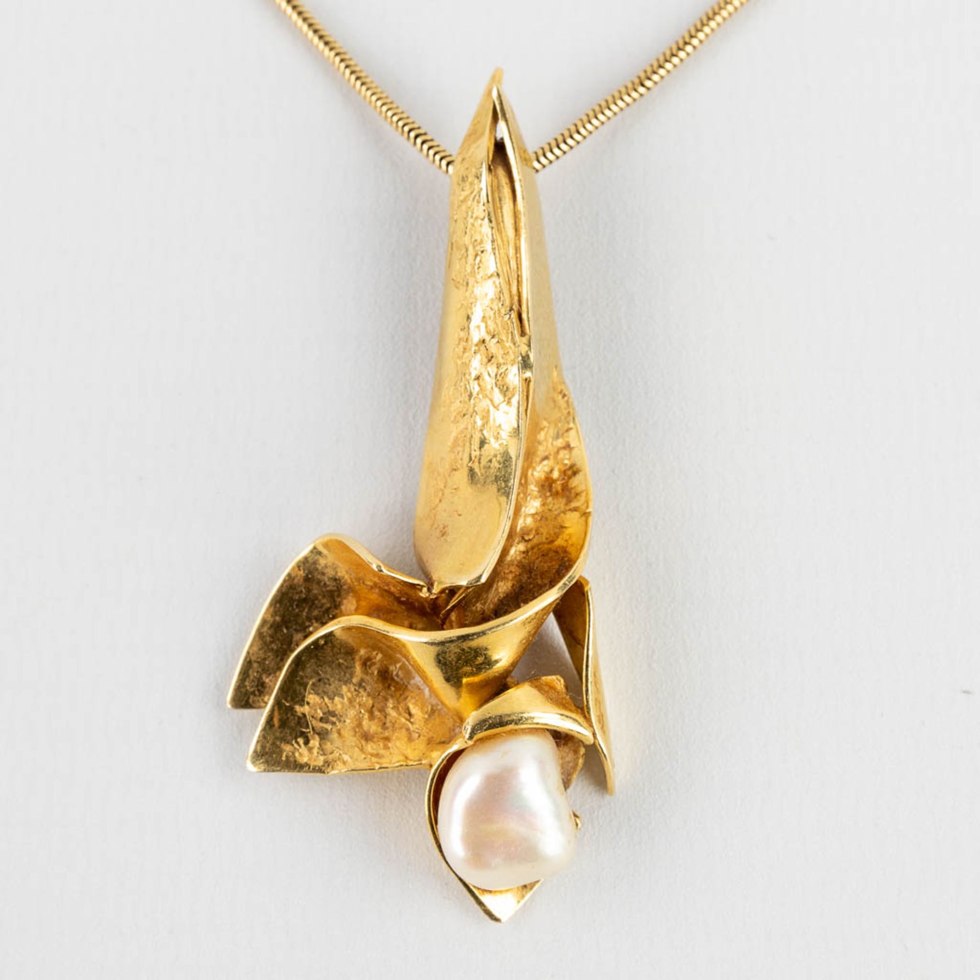 Jean-Pierre DE SAEDELEER (1946) A necklace and a pendant with natural pearls, 18 kt gold. - Bild 5 aus 15