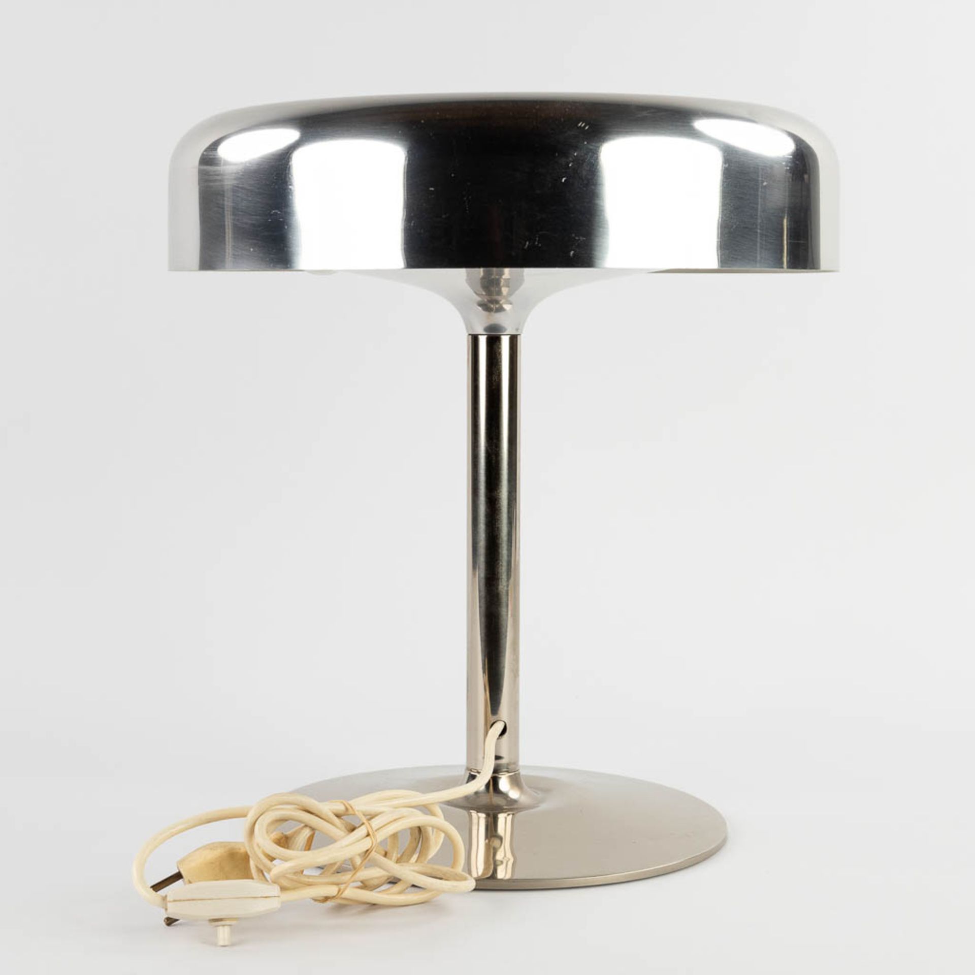 A table or desk lamp, polished metal, circa 1970. (H:40 x D:37 cm) - Image 4 of 10