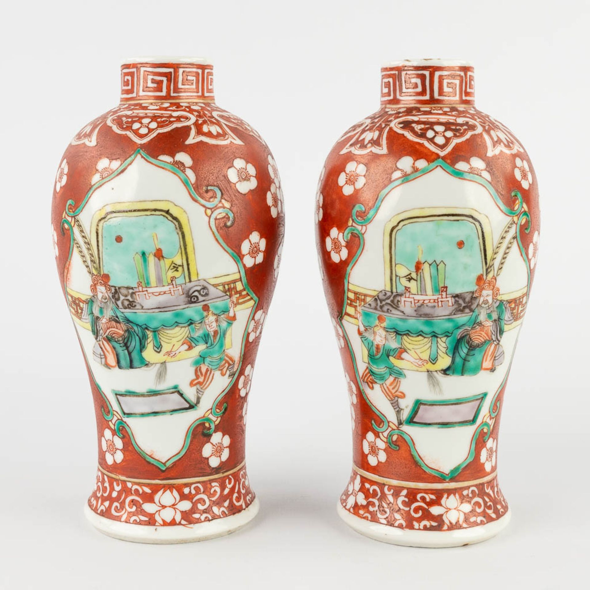 Five pieces of Chinese porcelain, decorated with hand-painted images. 19th/20th C. (H:19 x D:9 cm) - Bild 5 aus 20