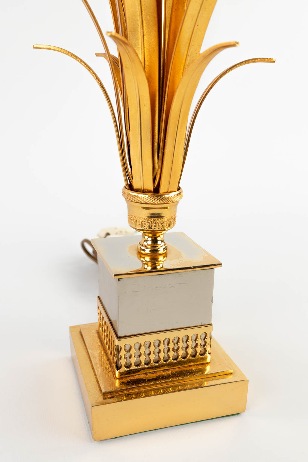 A table lamp, gilt metal in Hollywood Regency style. Circa 1980. (H:62 cm) - Image 10 of 10