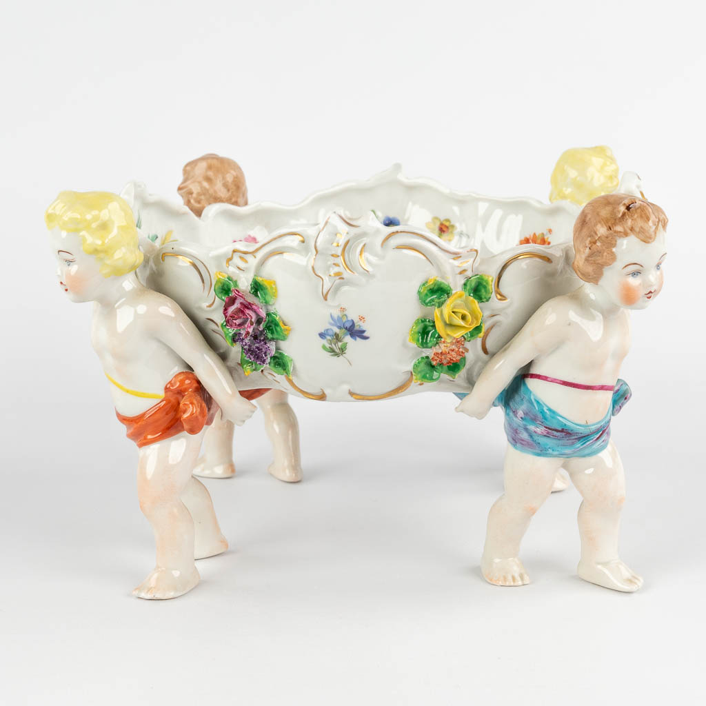 Capodimonte, a bowl carried by children. 20th C. (H:16 x D:31 cm) - Image 6 of 17