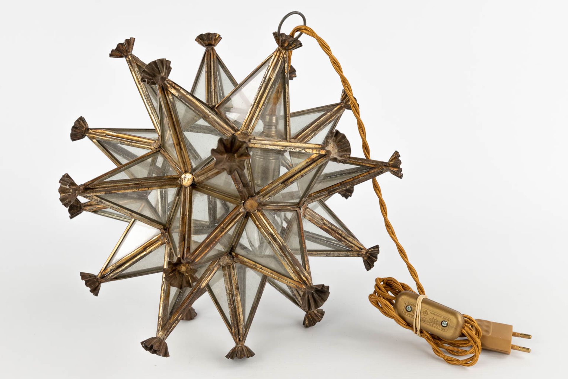 A lantern in the shape of a star, copper and glass, circa 1950. (W:25 x H:25 x D:25 cm) - Image 6 of 12