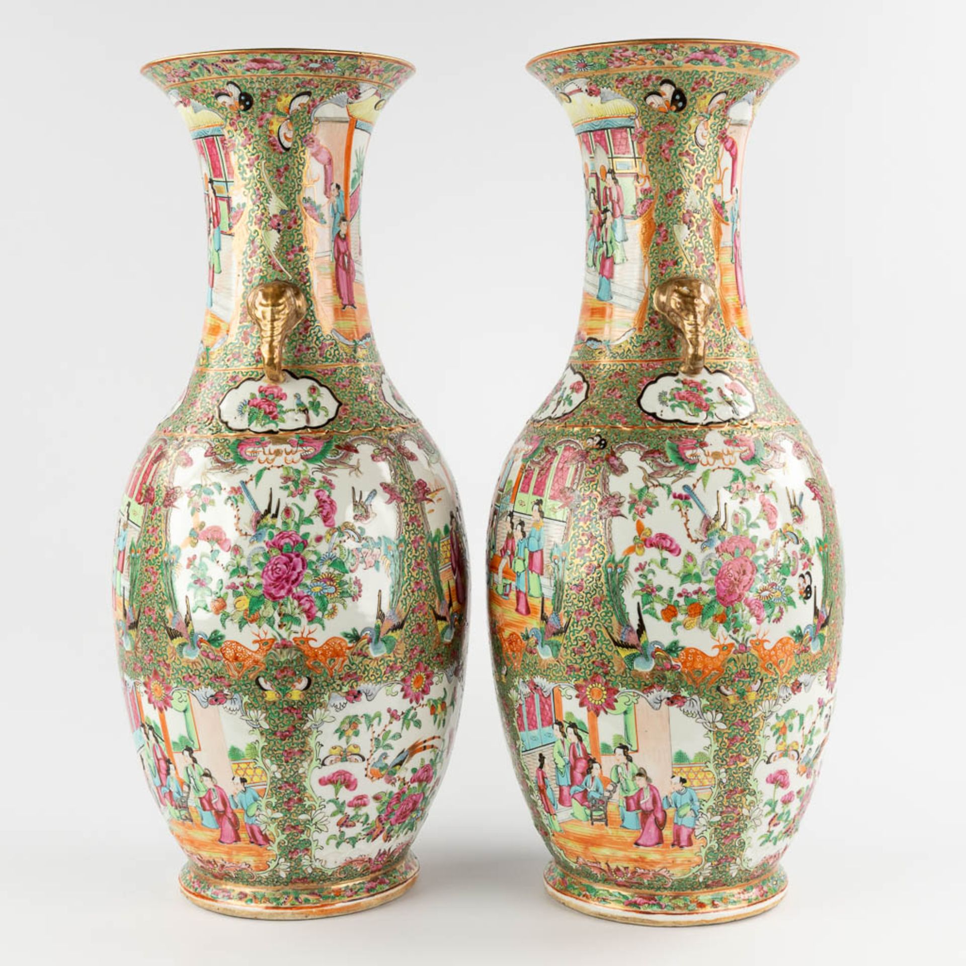 A pair of Chinese Kanton vases with elephant handles, 19th/20th C. (H:61 x D:25 cm) - Bild 5 aus 16