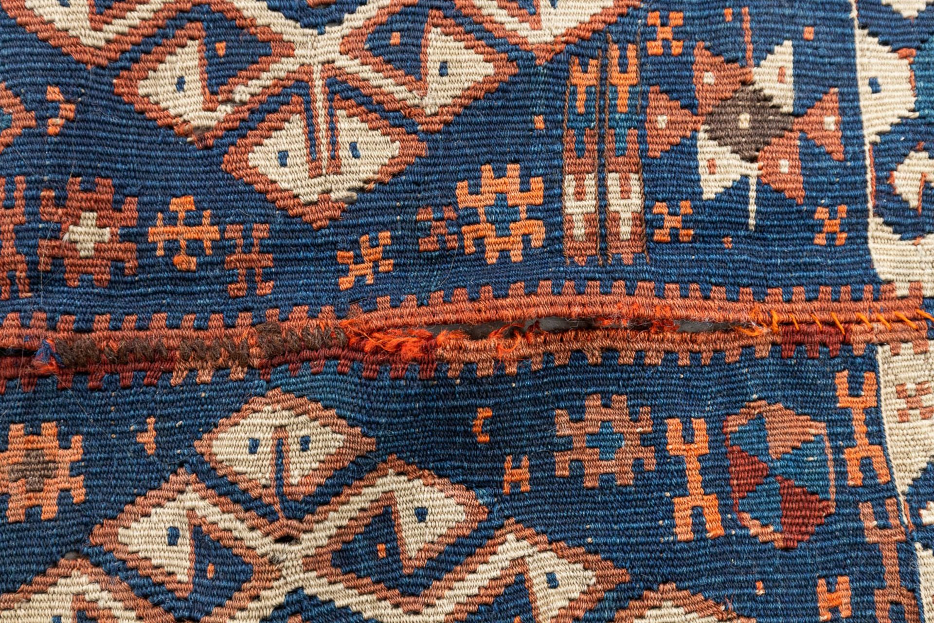 An Oriental hand-made kelim, Turkey, wool. (D:206 x W:154 cm) - Image 5 of 10