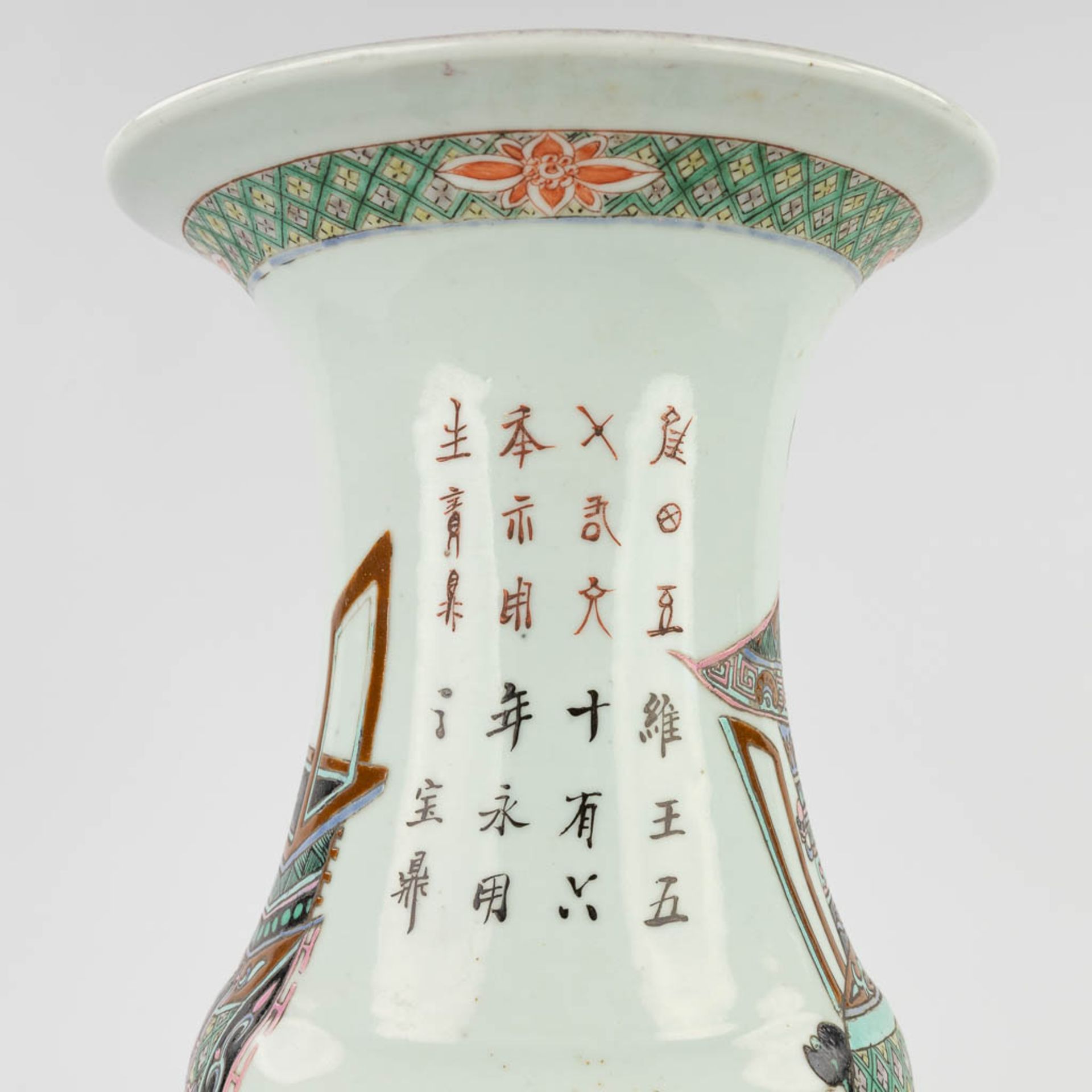 A Chinese Famille Rose Yenyen vase, 19th/20th C. (H:38 x D:20 cm) - Bild 12 aus 13