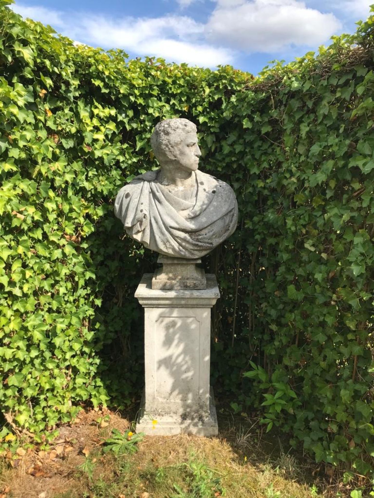 Bust of a Roman on a pedestal, probably Caesar, cast concrete. 20th C. (D:36 x W:75 x H:97 cm) - Image 10 of 10