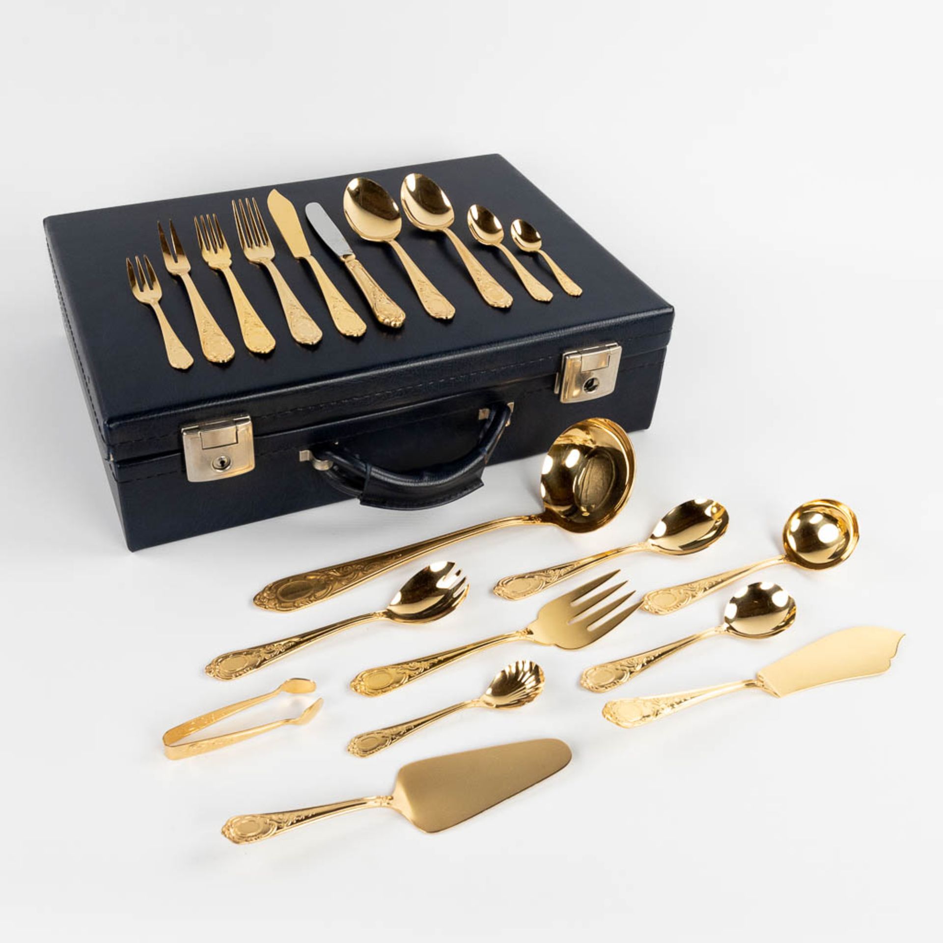 A gold-plated 'Solingen' flatware cutlery set, made in Germany. Model 'Régence' (D:34 x W:45 cm) - Image 3 of 13