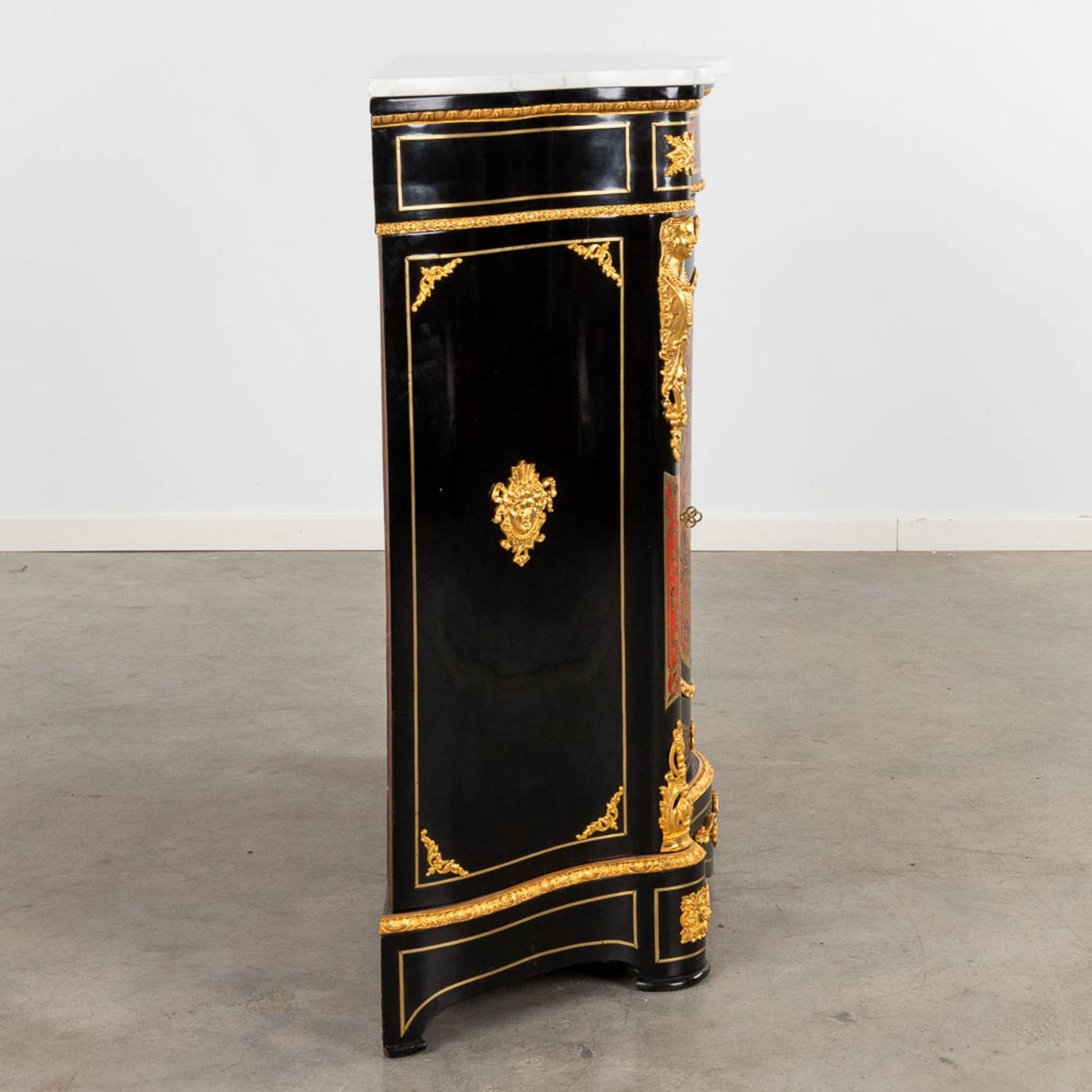 A Boulle cabinet with bow front, Tortoise shell and copper inlay, Napoleon 3, 19th C. (D:42 x W:114, - Image 5 of 19