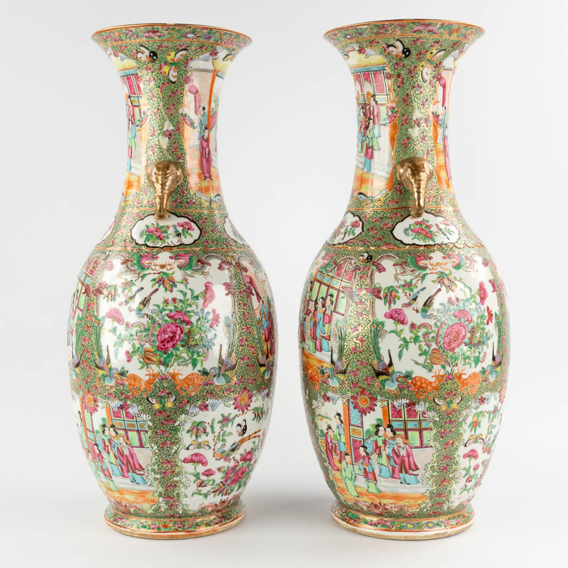 A pair of Chinese Kanton vases with elephant handles, 19th/20th C. (H:61 x D:25 cm) - Bild 3 aus 16