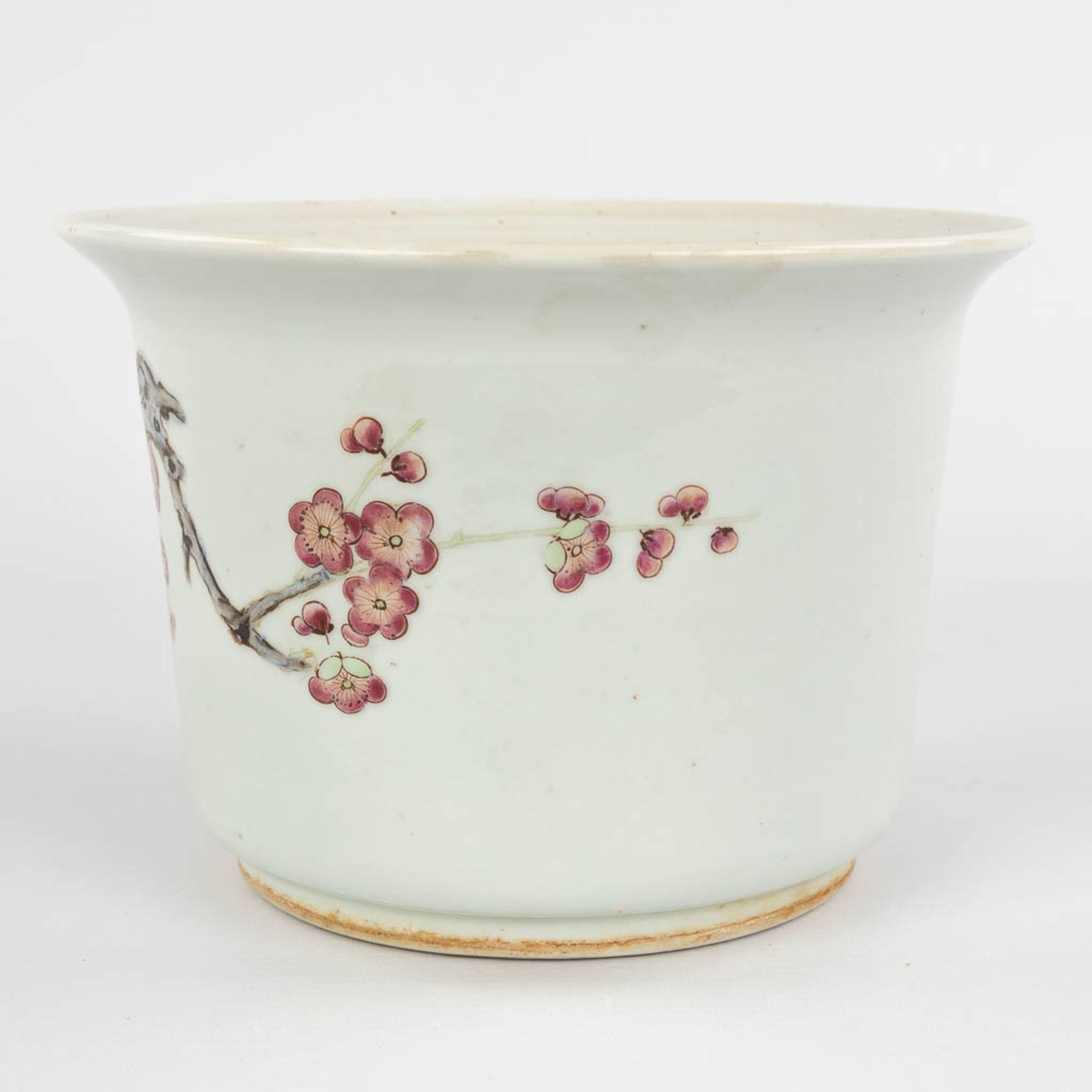 A Chinese flower pot, decorated with spring flowers, 19th/20th C. (H:15,5 x D:22 cm) - Image 6 of 12