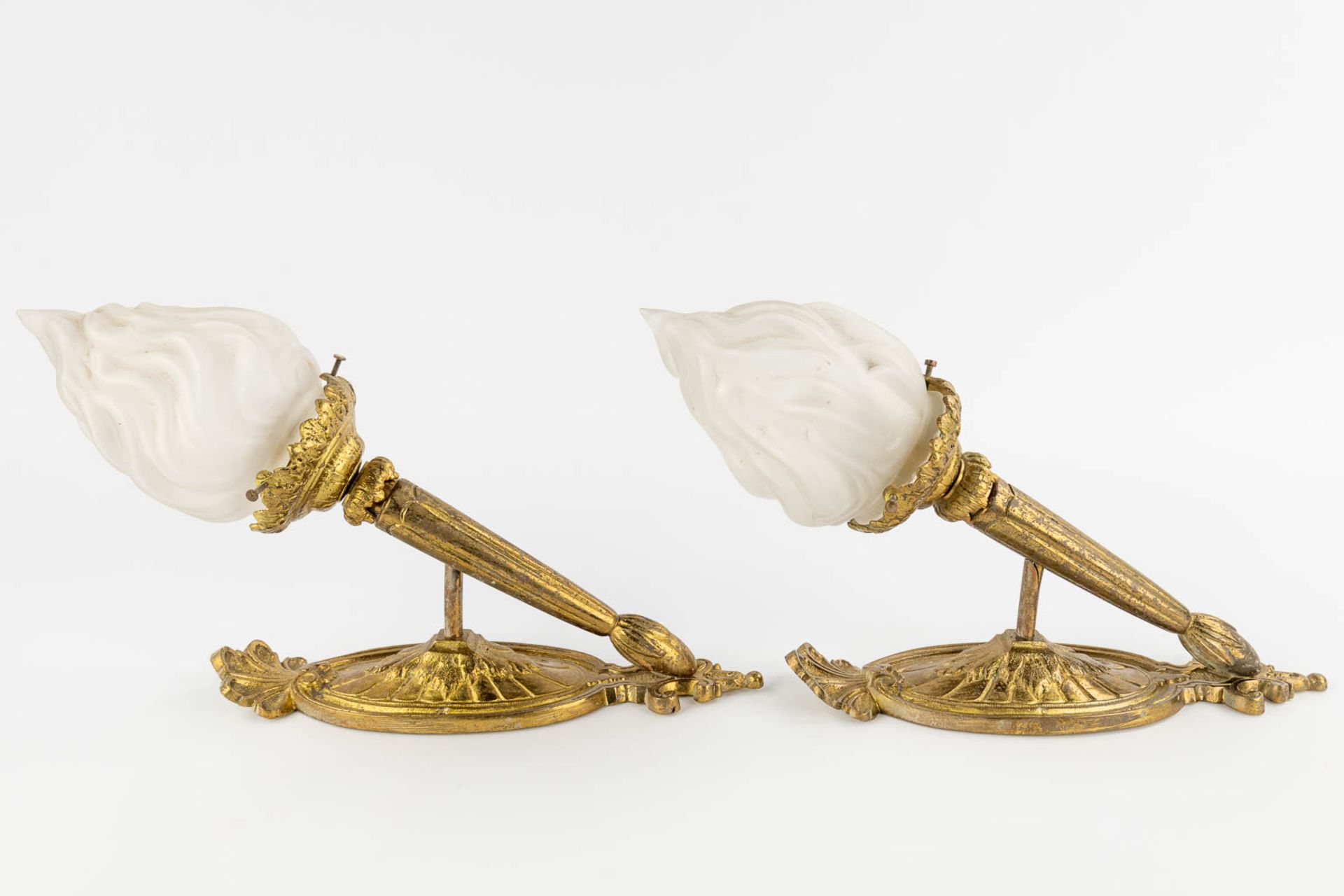 A pair of wall-mounted gilt bronze torches with a glass shade. Circa 1920. (D:21 x W:9 x H:39 cm) - Image 3 of 13