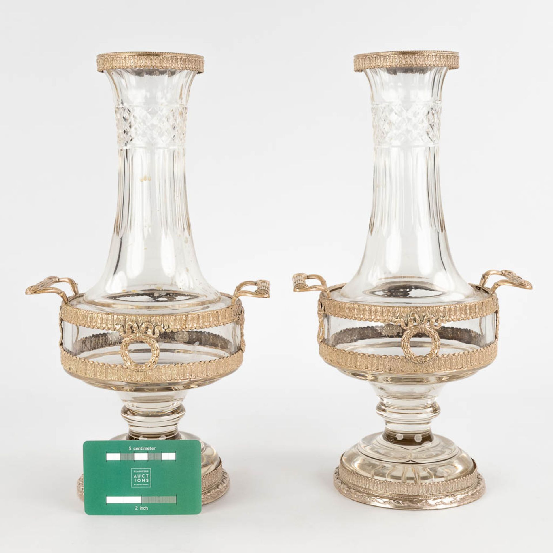A pair of decorative vases, silver-plated bronze on glass, Neoclassical. 20th C. (D:14 x W:18 x H:33 - Bild 2 aus 16