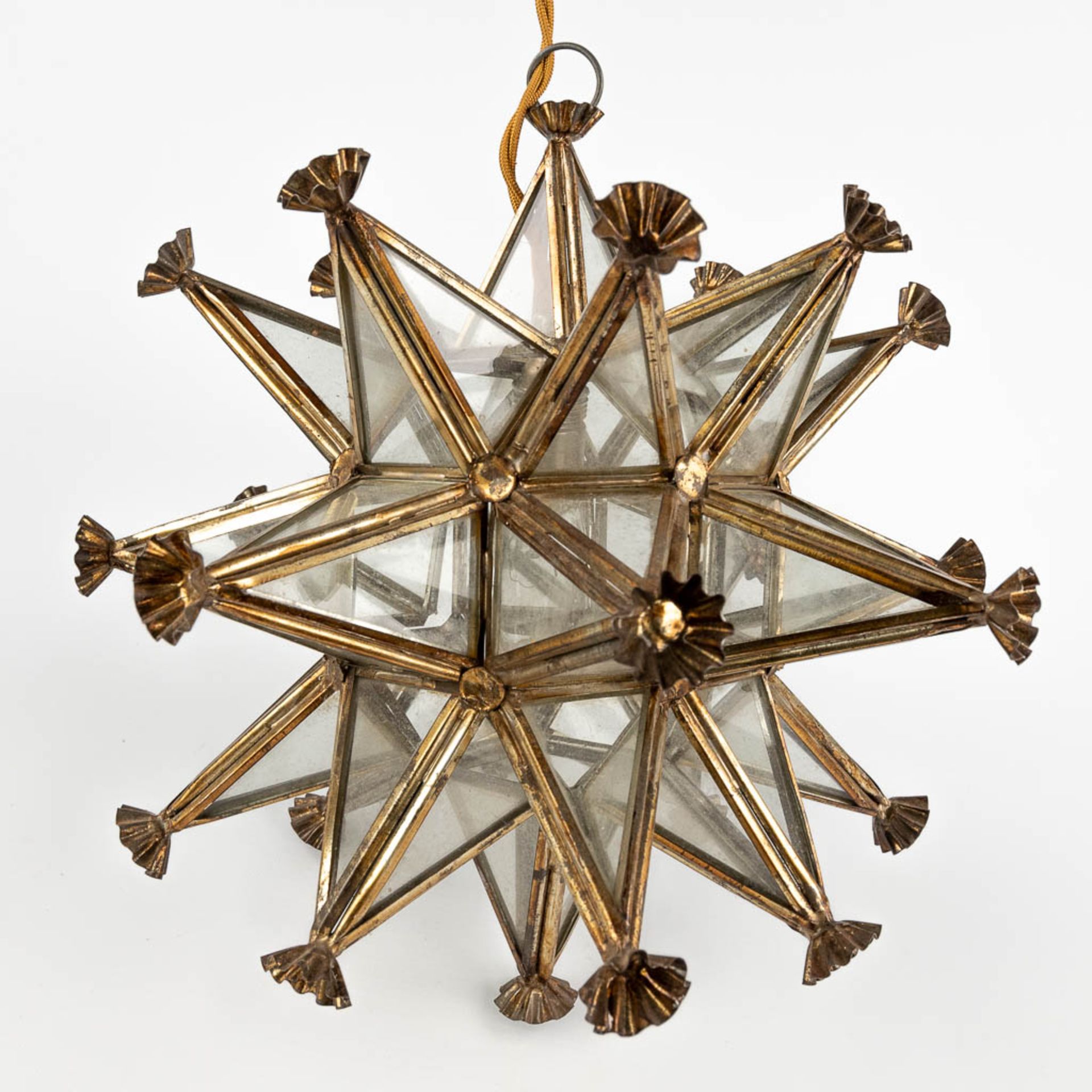 A lantern in the shape of a star, copper and glass, circa 1950. (W:25 x H:25 x D:25 cm) - Image 3 of 12