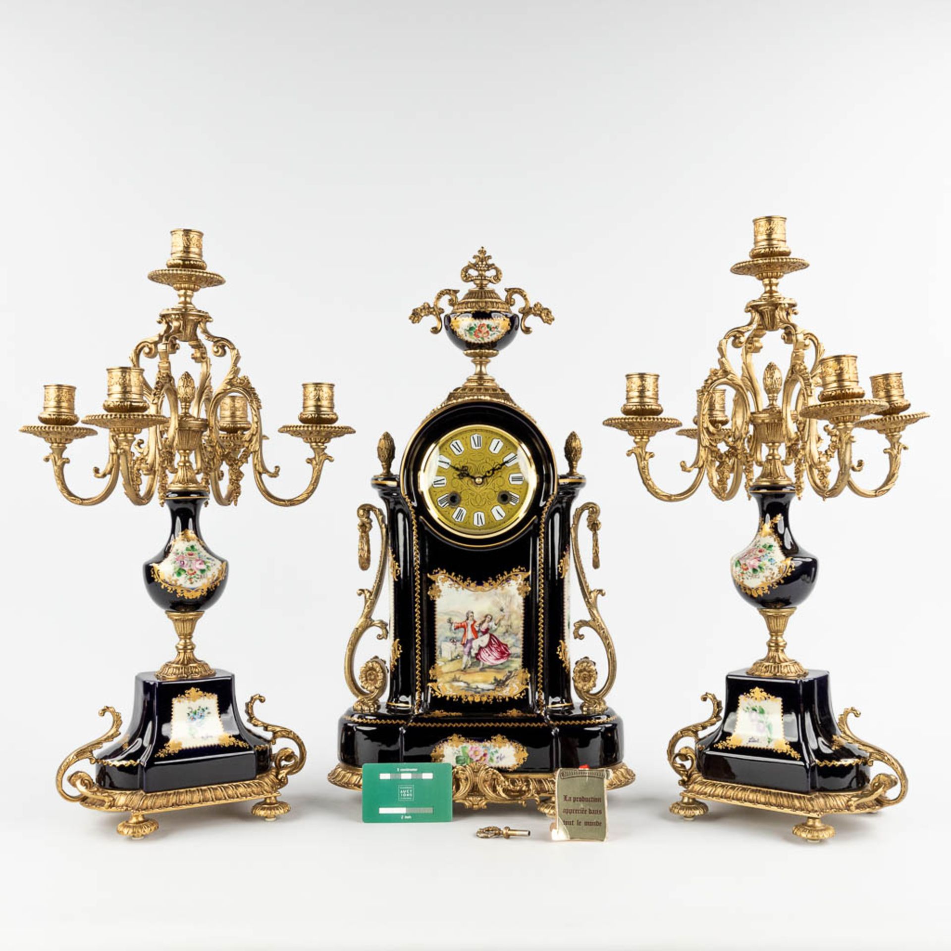 A three-piece mantle garniture clock with candelabra, porcelain mounted with bronze, marked A.C.F. d - Bild 2 aus 19