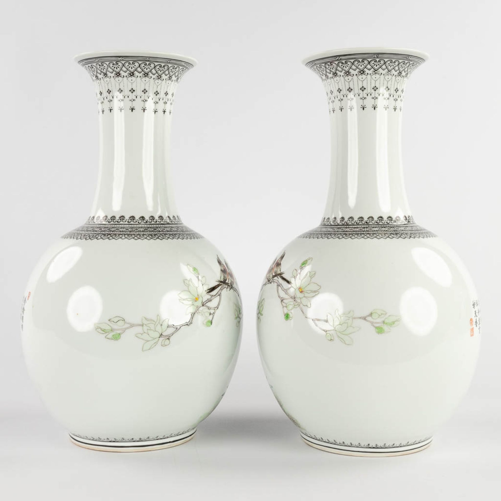 A pair of Chinese vases, decorated with fauna and flora, 20th C. (H:35 x D:20 cm) - Bild 4 aus 15