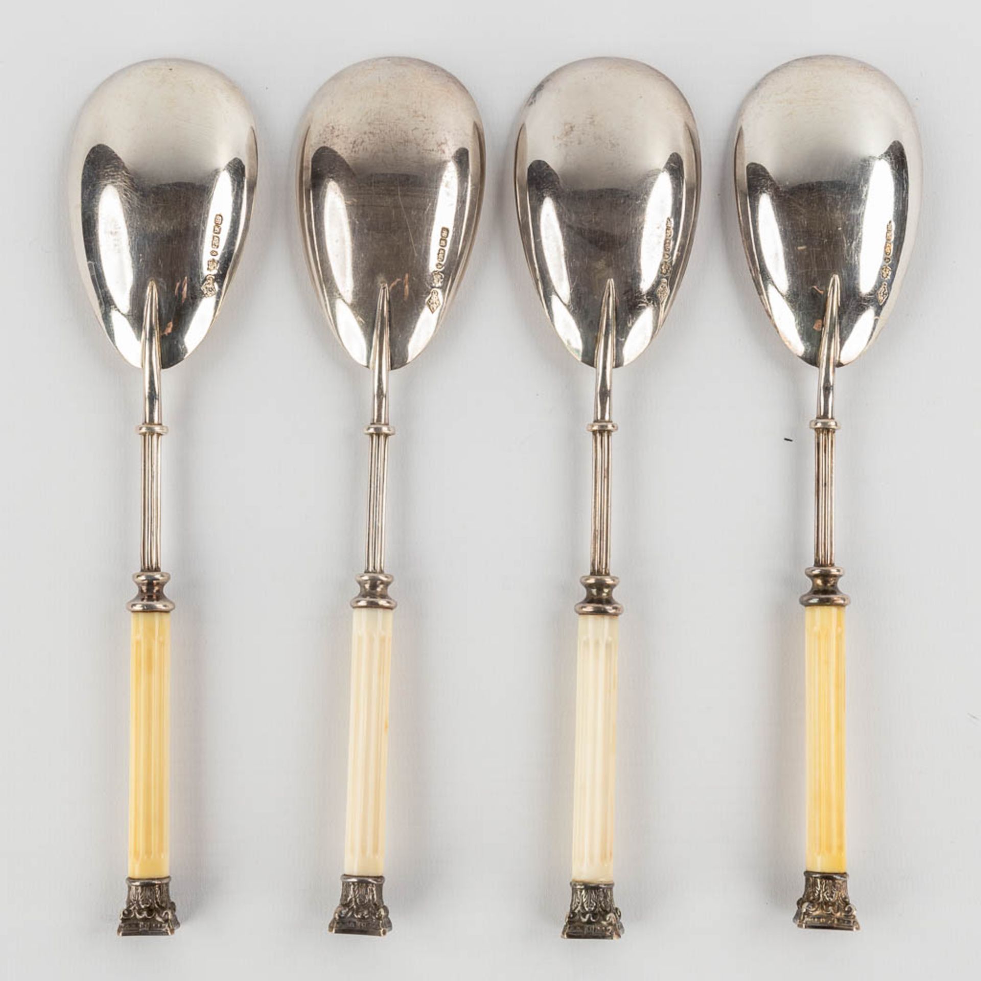 Martin Hall &amp; Cie, a set of 4 silver-plated Victorian spoons. UK, 19th C. (W:23,5 cm) - Image 7 of 12