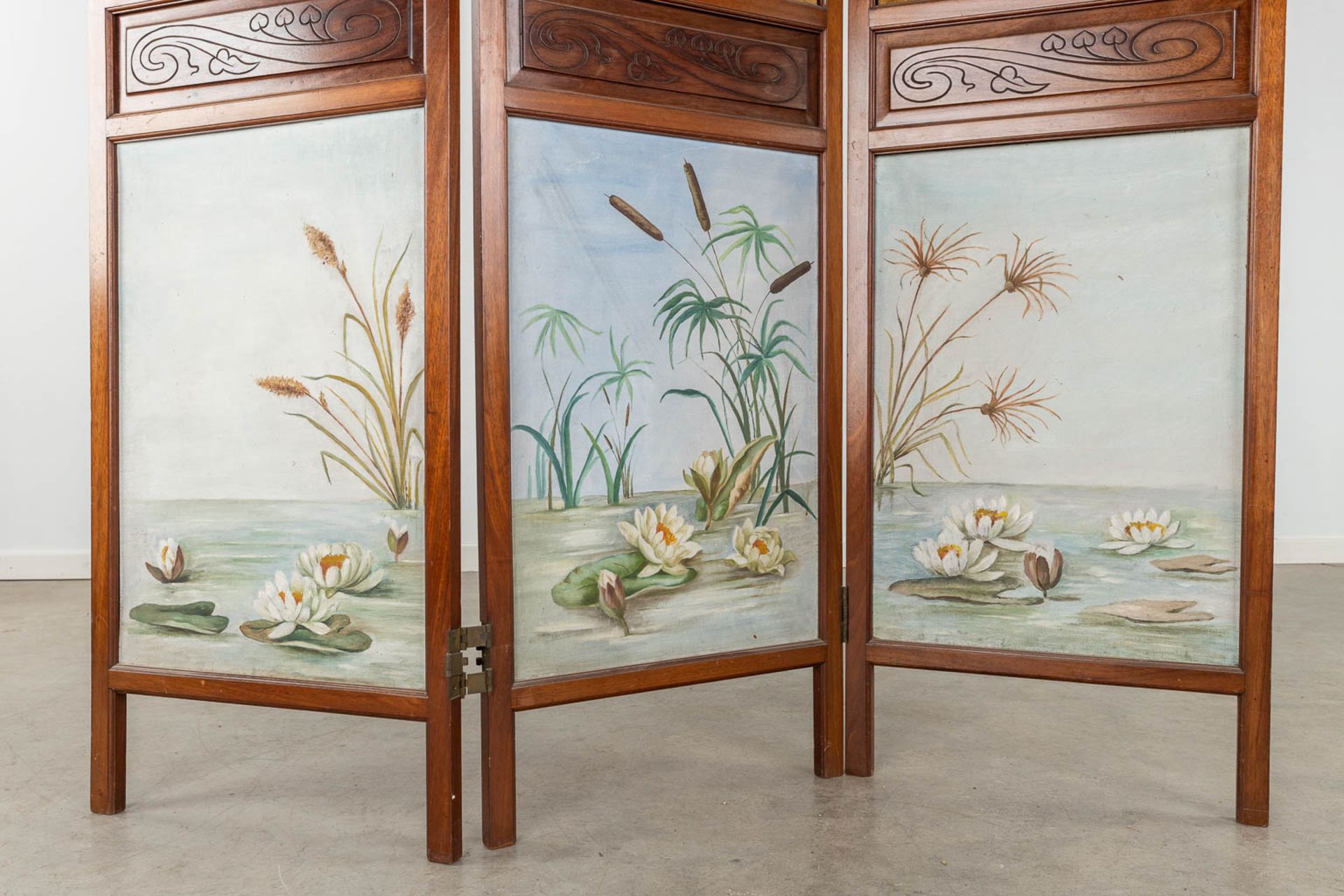 A room divider with painting and &quot;pêle mêle&quot; oil on canvas. (D:180 x W:143 cm) - Image 3 of 10