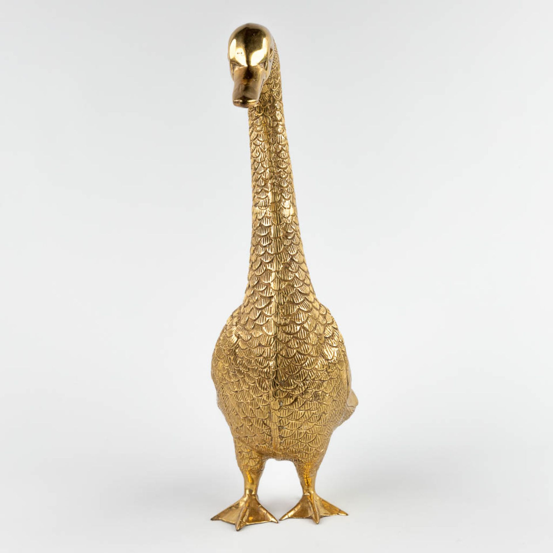 A large figurative goose, gold-plated metal. 20th C. (D:15 x W:35 x H:49,5 cm) - Bild 4 aus 11