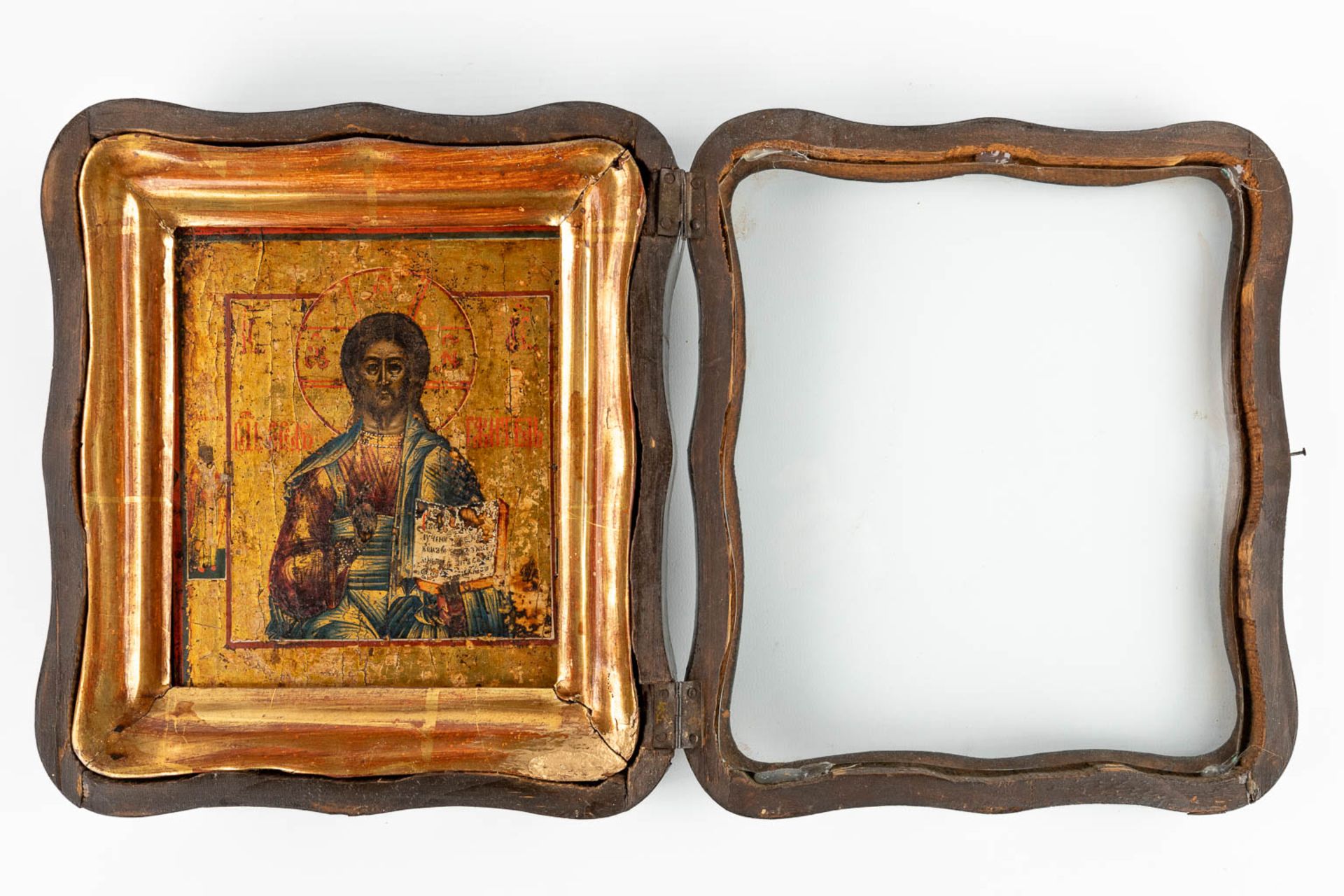 A small Eastern European icon of Jesus Christ, mounted in a gilt frame. 19th C. (W:21,5 x H:25 cm) - Bild 5 aus 11