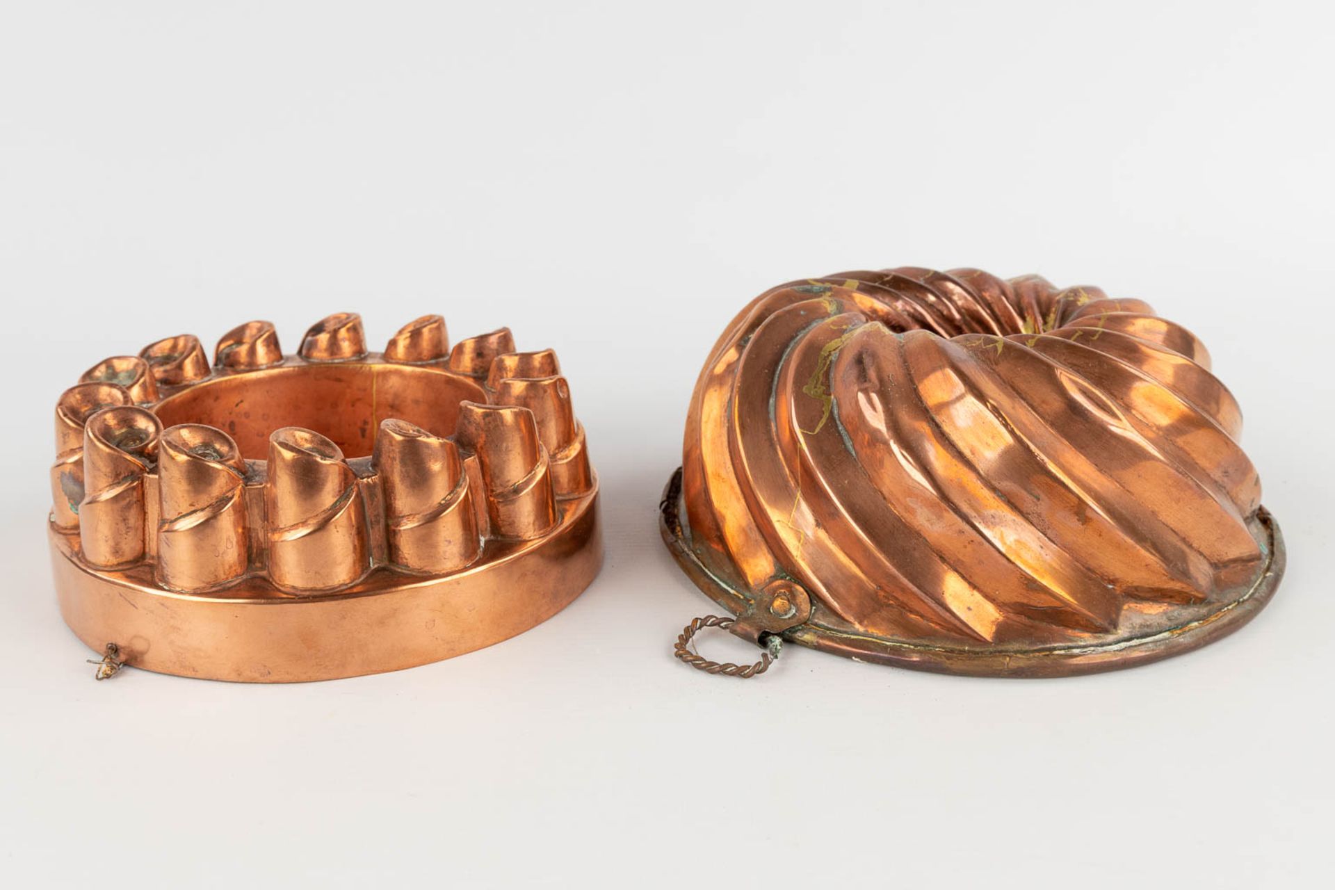 14 cake baking forms, added a sugar caster, copper. 19th/20th C. (H:9 x D:22 cm) - Image 18 of 20