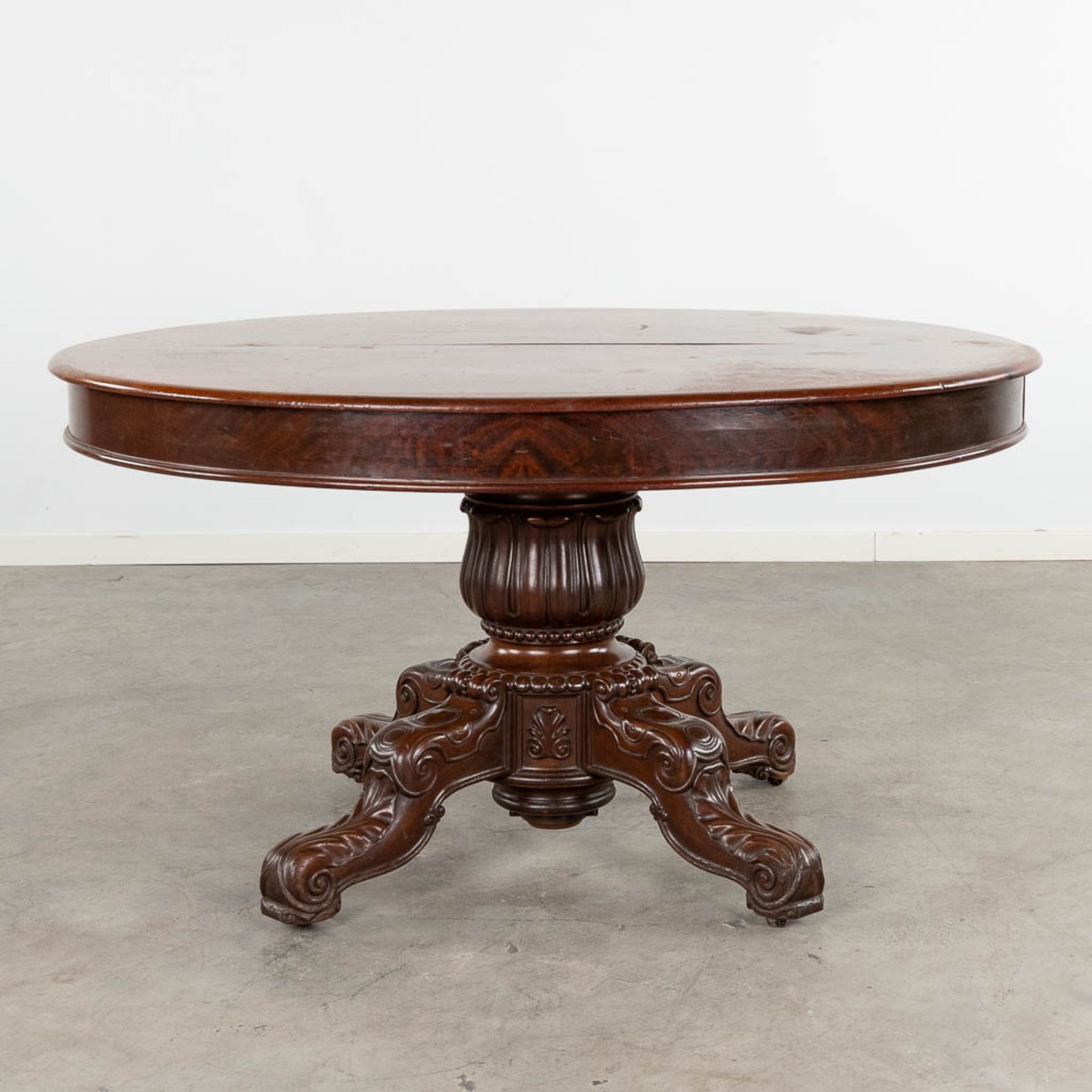 An atique oval table, Lous Philippe. (D:120 x W:139 x H:74 cm) - Image 3 of 9