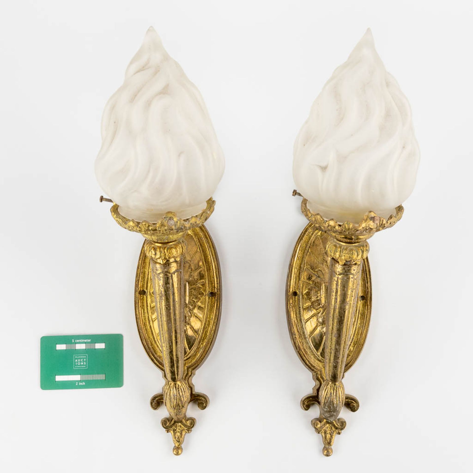 A pair of wall-mounted gilt bronze torches with a glass shade. Circa 1920. (D:21 x W:9 x H:39 cm) - Image 2 of 13