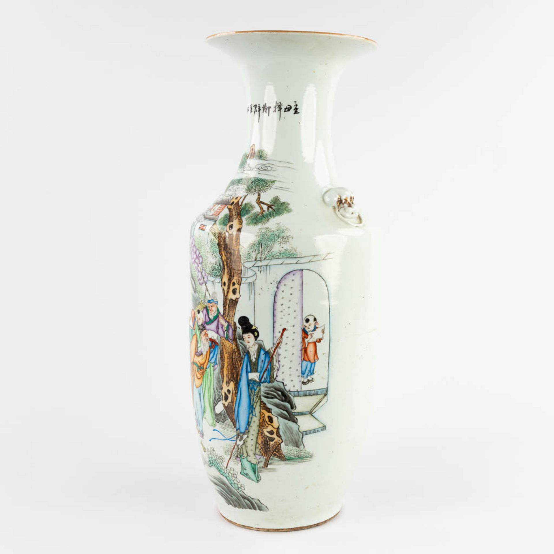 A Chinese vase, decorated with figurines in a garden. 19th/20th C. (H:57 x D:23 cm) - Bild 7 aus 15