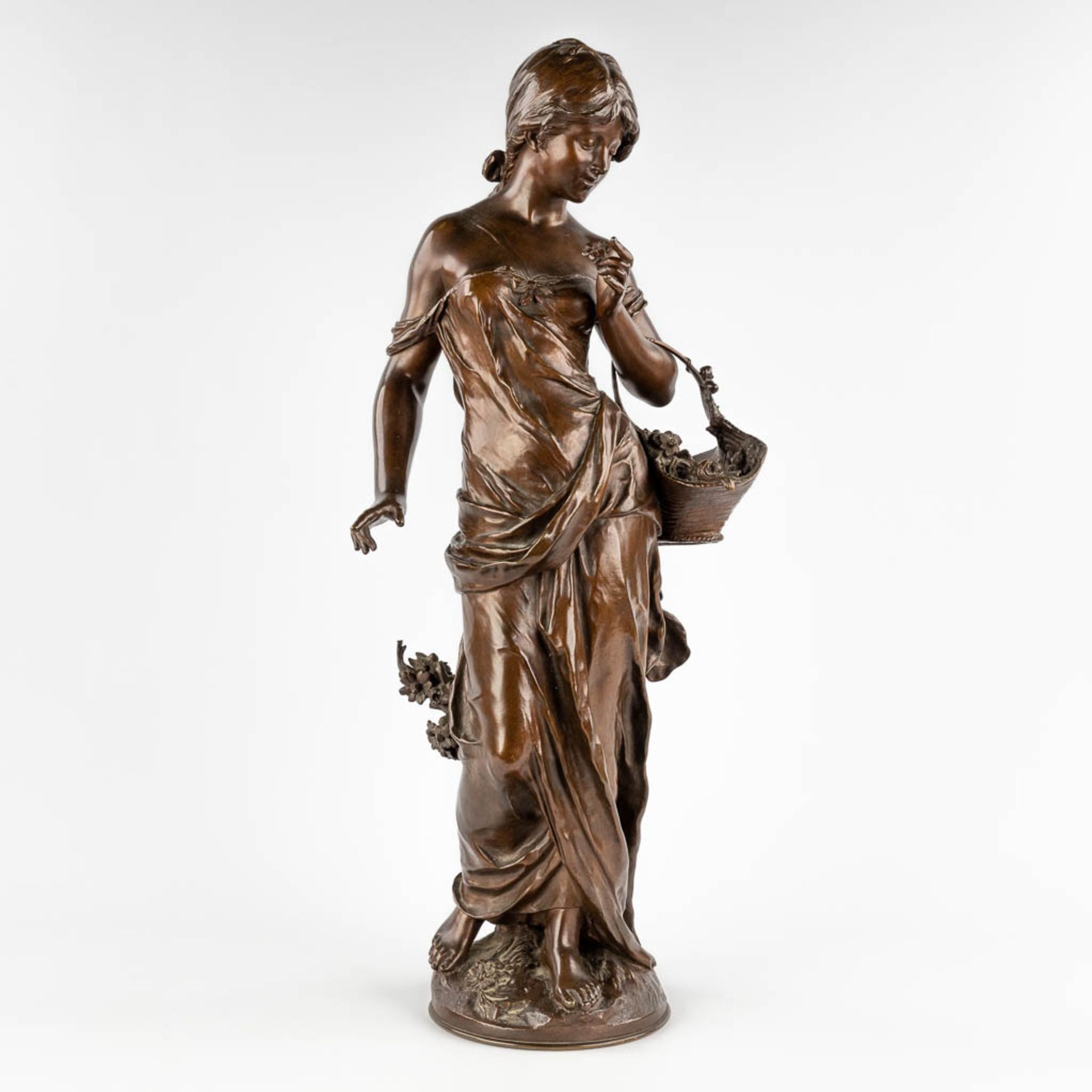 Auguste MOREAU (1834-1917) 'Picking the Flowers' patinated bronze. 19th C. (D:23 x W:30 x H:72 cm) - Image 3 of 12