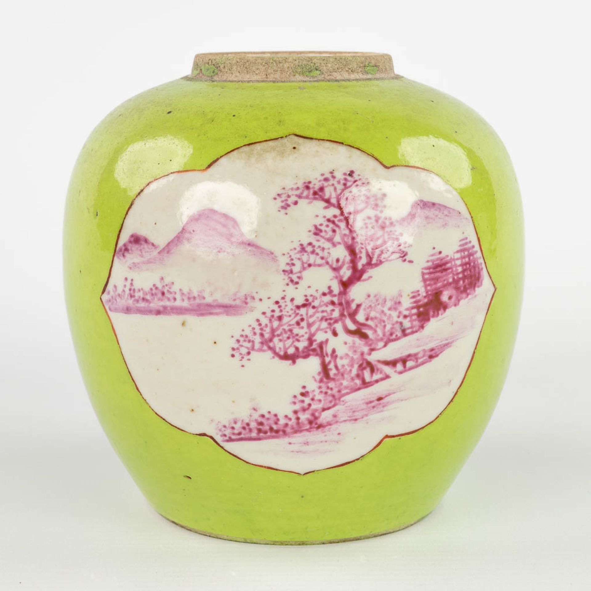 A Chinese jar with landscape decor. 18th/19th C. (H:13 x D:12,5 cm) - Bild 5 aus 11