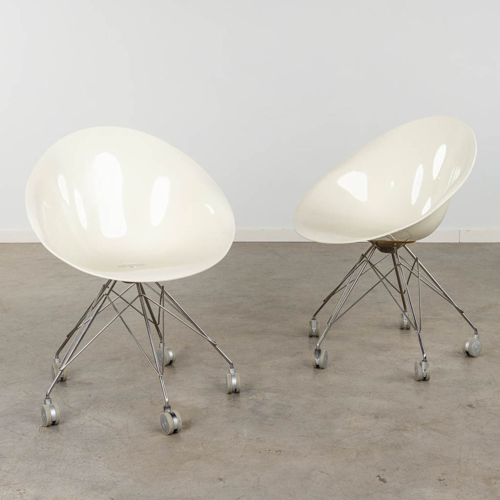 Philippe STARCK (1949) 'Ero' for Kartell, two office chairs. (D:59 x W:62 x H:82 cm)