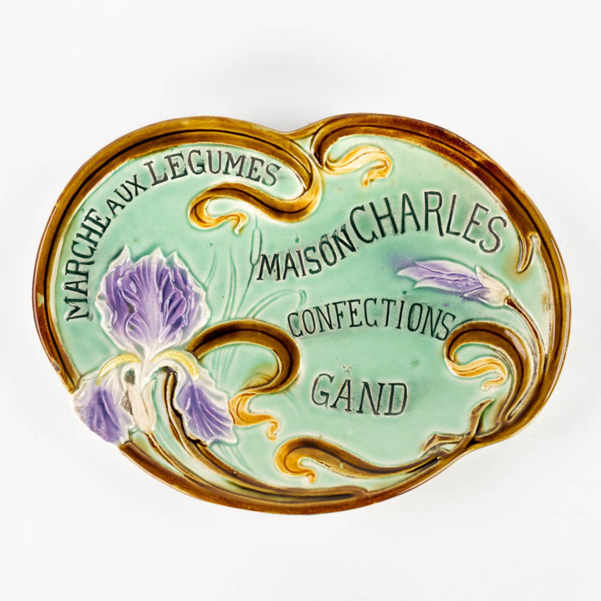 Hasselts Faience, a bowl ?Maison Charles? Confections Gand, Belgium, 19th C. (D:20 x W:26 x H:3,5 cm