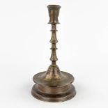 An antique Flemish or Dutch Button candlestick, bronze, 17th C (H:25 x D:13,3 cm)