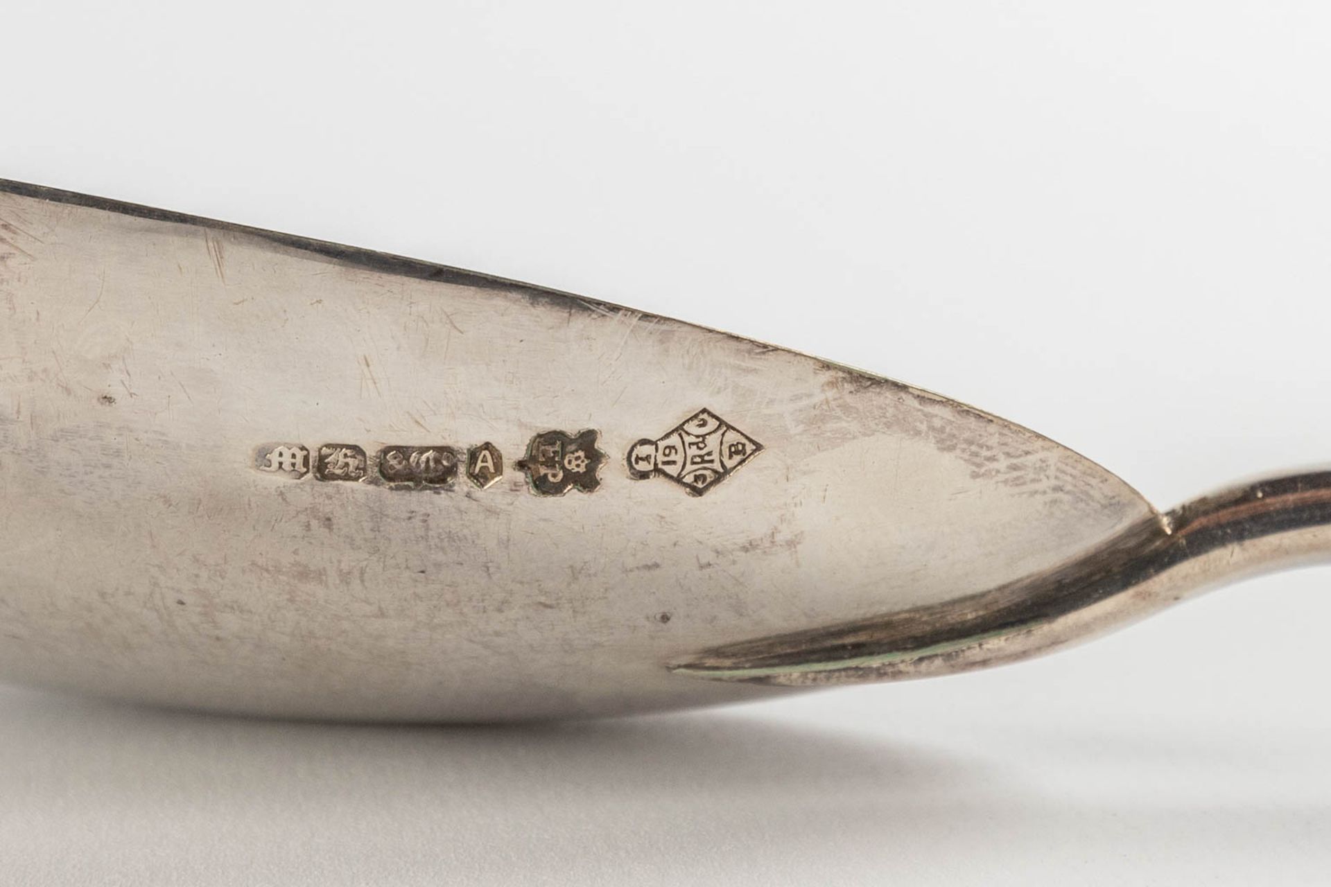 Martin Hall &amp; Cie, a set of 4 silver-plated Victorian spoons. UK, 19th C. (W:23,5 cm) - Image 11 of 12