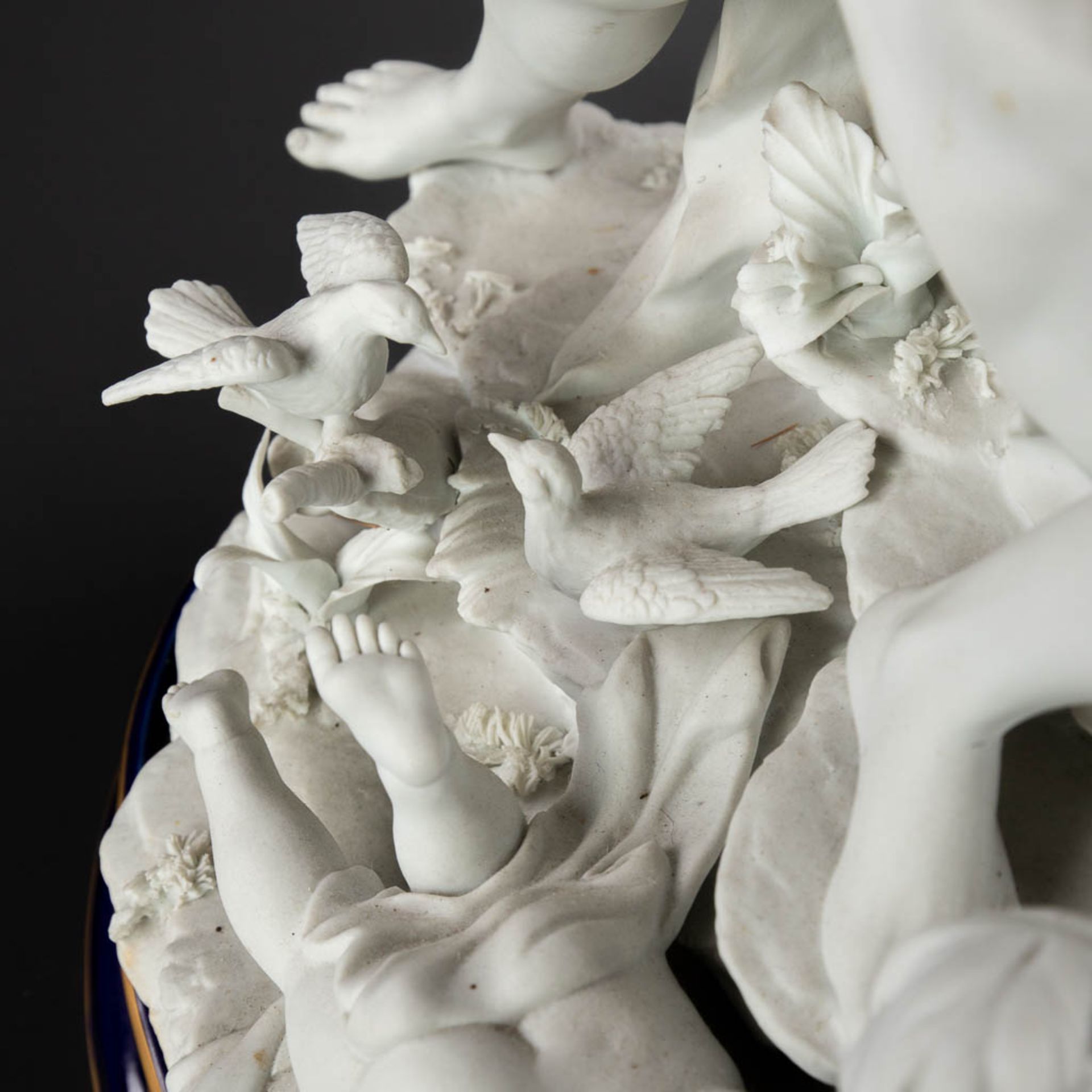 A large group, bisque porcelain with a romantic scène. 20th C. (D:26 x W:36 x H:47 cm) - Image 10 of 18