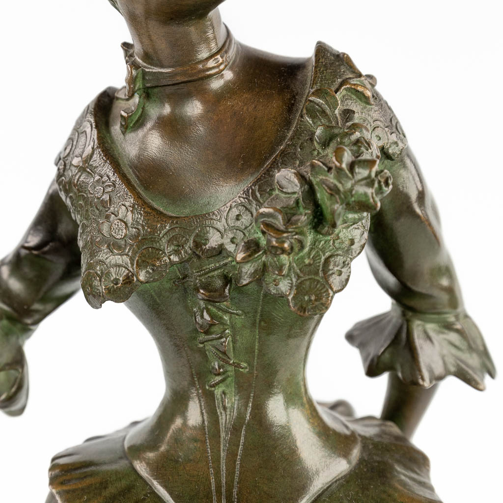 Elegant lady with a fan' a figurine, patinated bronze. (H:55 x D:20 cm) - Image 8 of 10