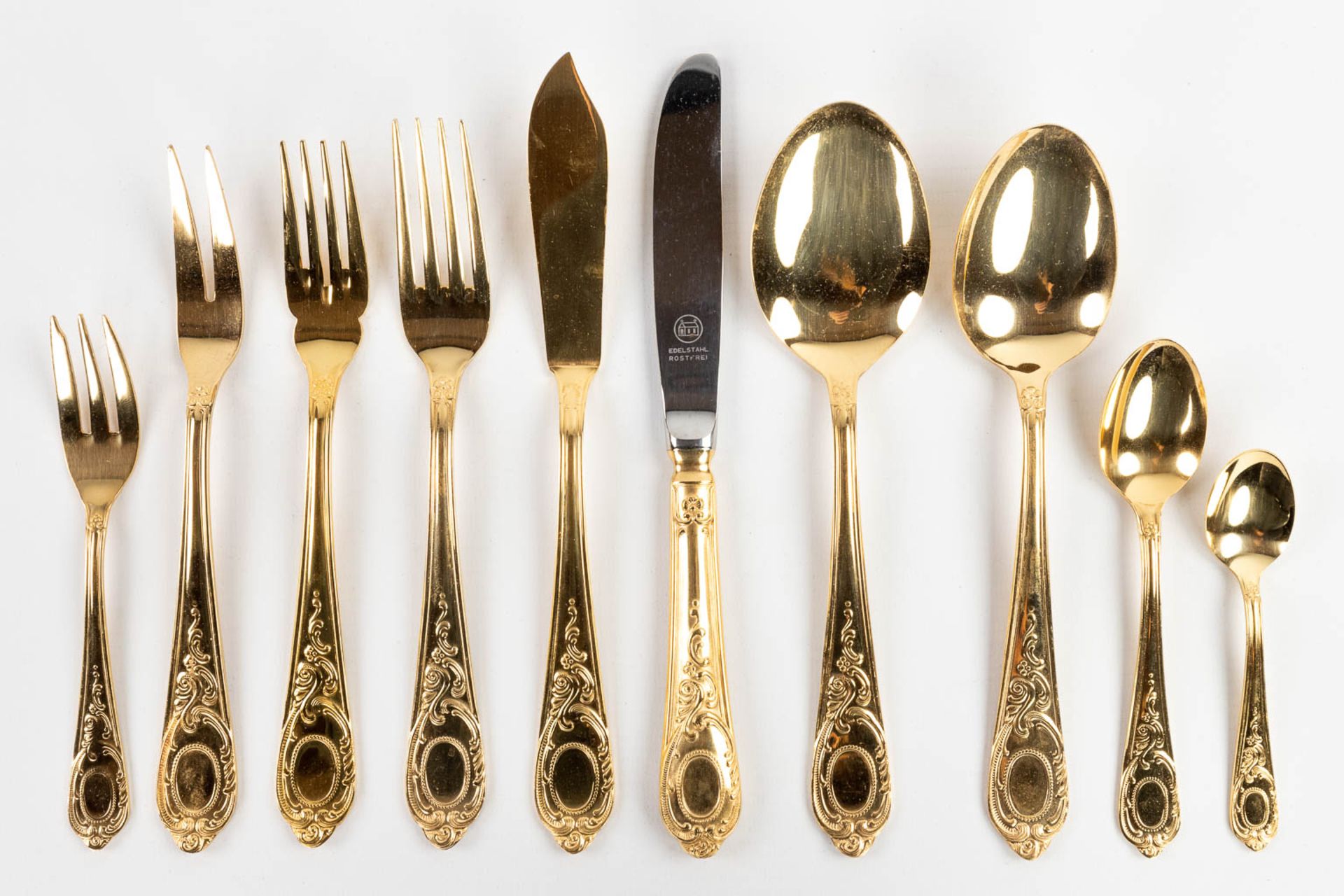 A gold-plated 'Solingen' flatware cutlery set, made in Germany. Model 'Régence' (D:34 x W:45 cm) - Image 6 of 13