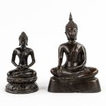 A Thai Sakiamuni and Chinese Medicinal Buddha, patinated bronze. 19th/20th C. (D:7,5 x W:13 x H:20 c