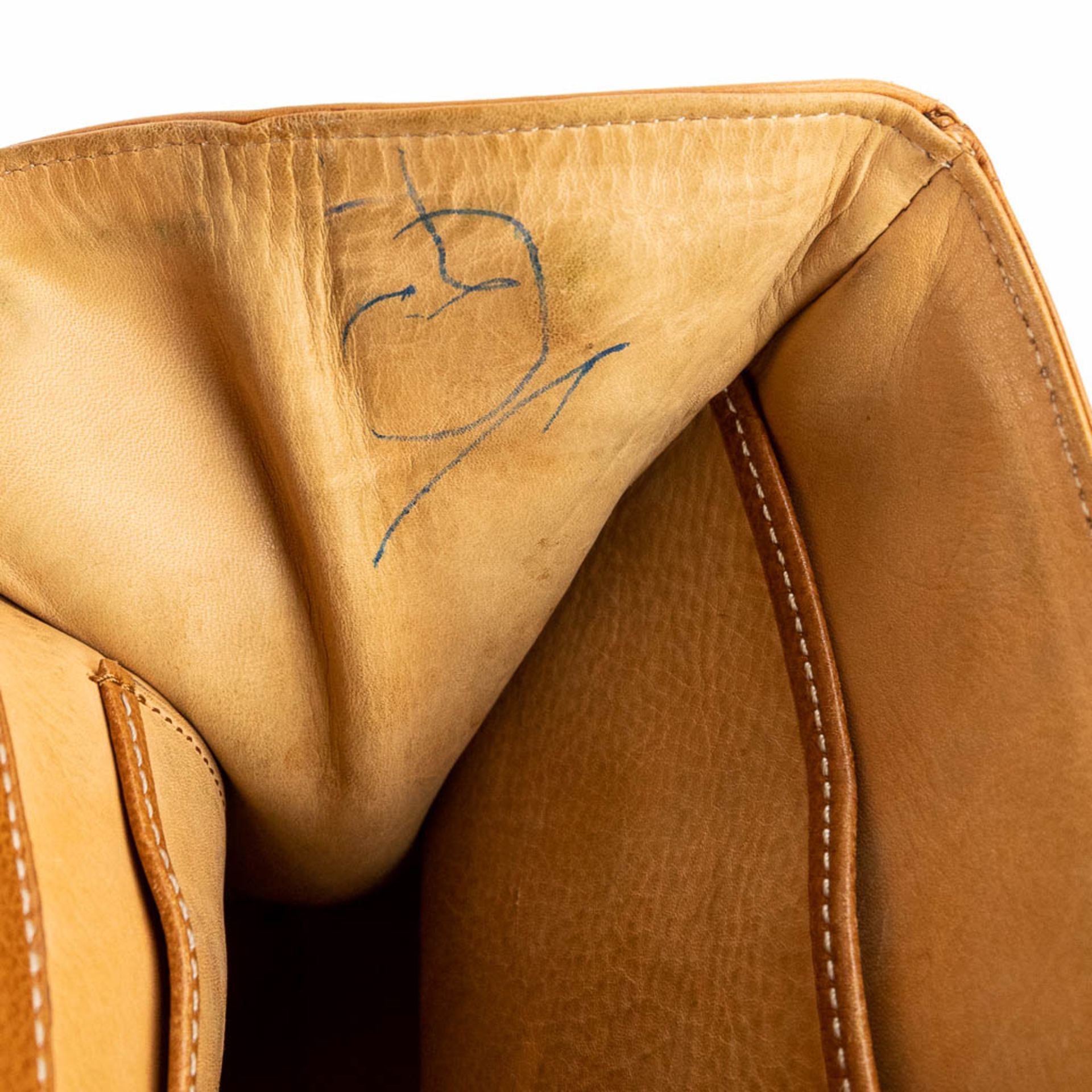 Delvaux, a brown leather handbag, original fabric storage bag. (W:32 x H:30 cm) - Image 18 of 18