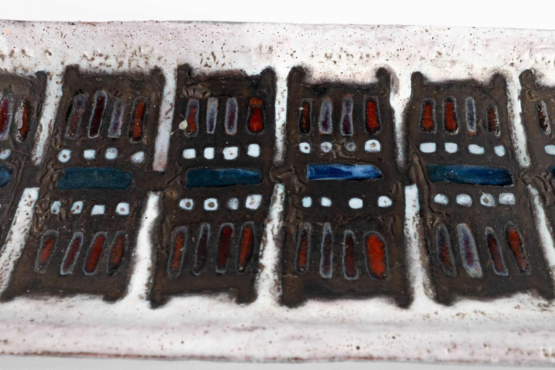Elisabeth VANDEWEGHE (1946) 'trays' glazed ceramics for Perignem. (D:17 x W:86 cm) - Image 5 of 13