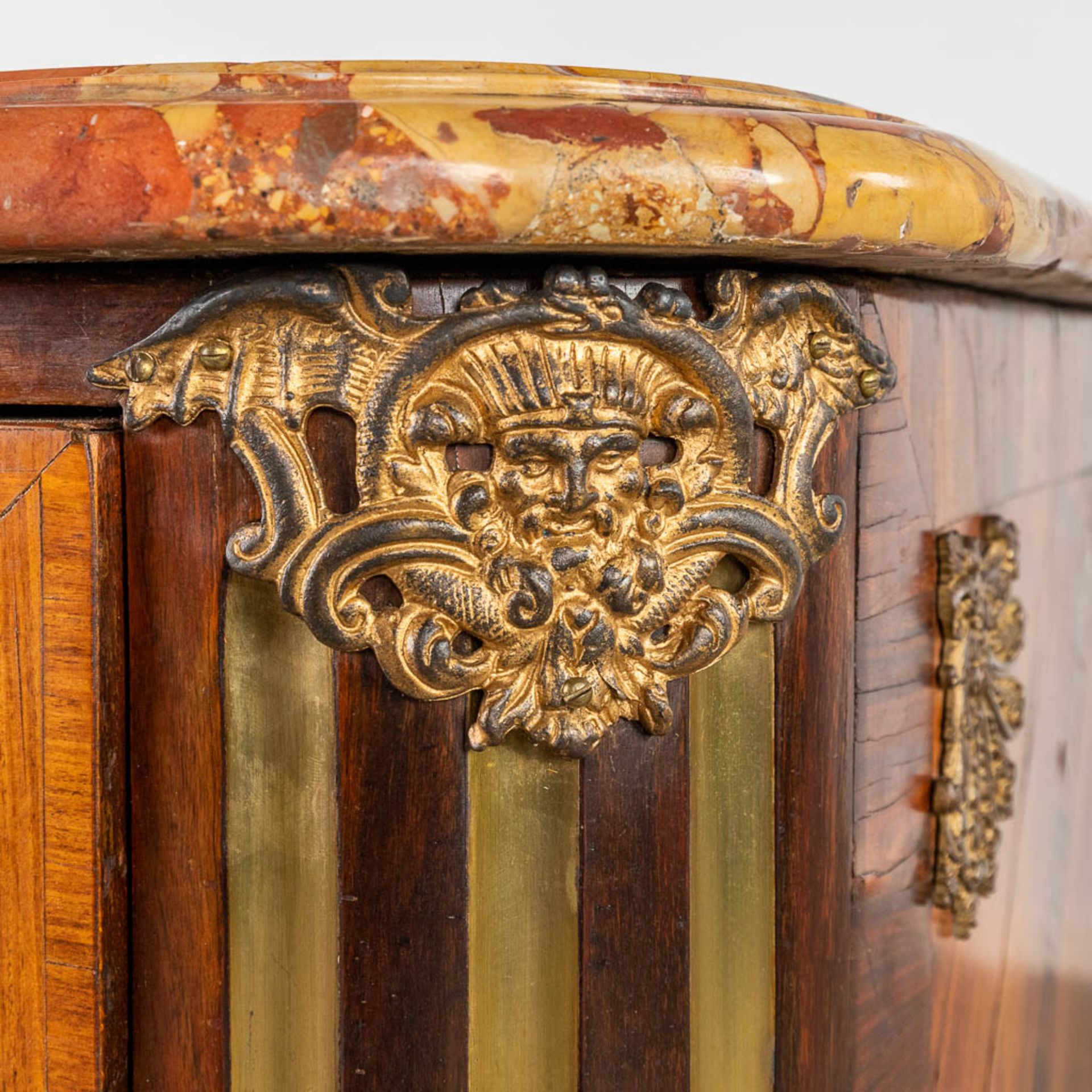 Louis Simon PAINSUN (?-1748) an exceptional 5-drawer commode, bronze and marquetry with Brech D'Alep - Bild 11 aus 23