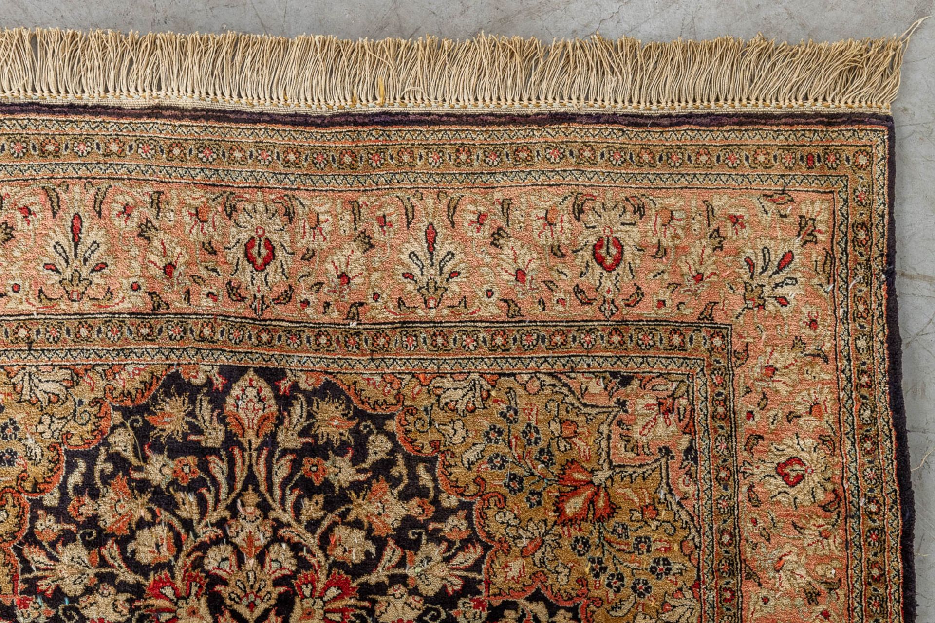 An Oriental hand-made carpet, silk and wool, Tabriz. (D:104 x W:160 cm) - Image 4 of 10