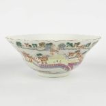A Chinese bowl, Famille Rose decor of a village. Daogoung mark, Republic period. (H:7 x D:18 cm)