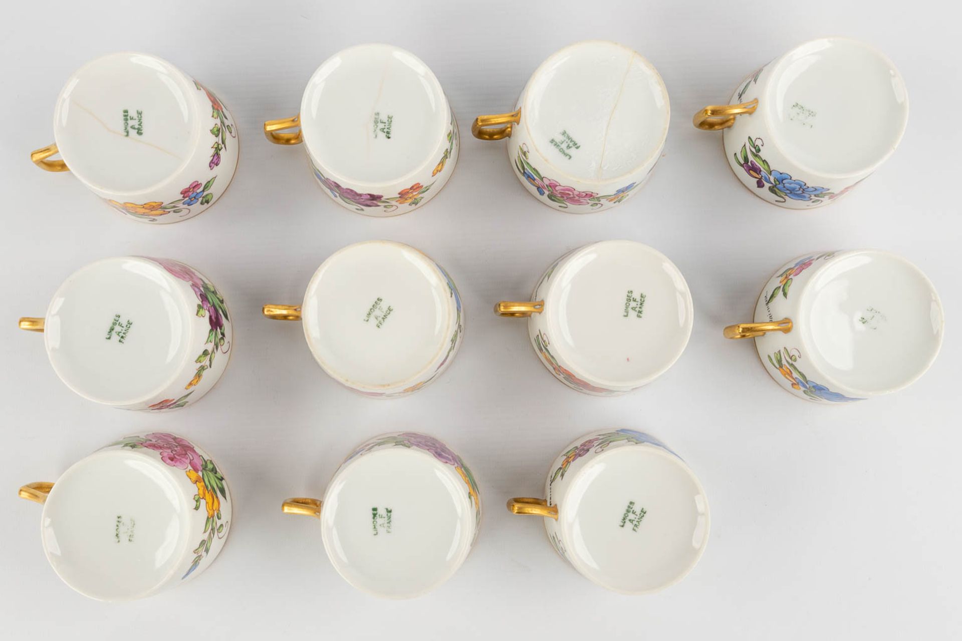 Limoges 'Primrose' a 12-person porcelain coffee service with hand-painted decor. (D:13 x W:24 x H:20 - Bild 29 aus 31