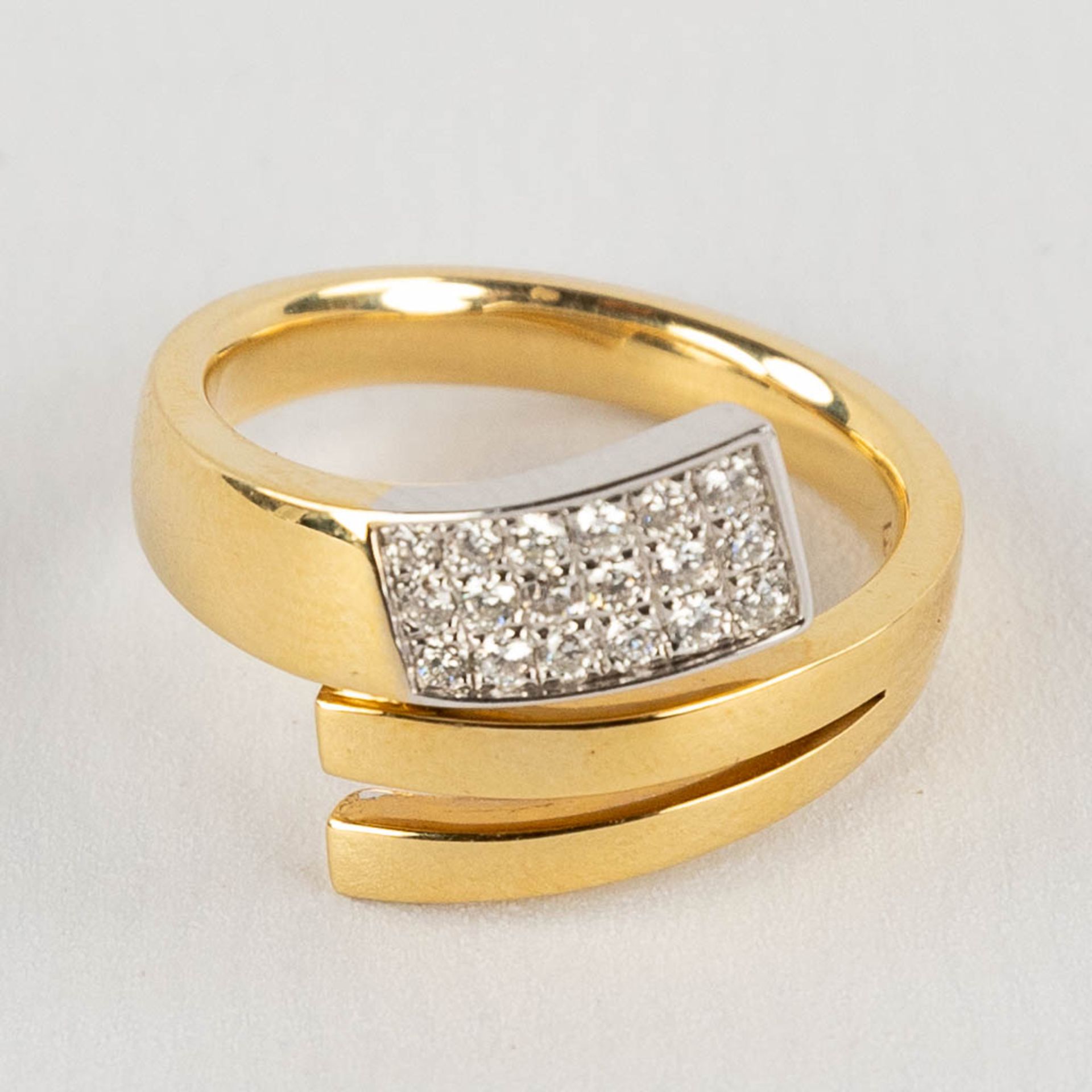 A ring, 18kt yellow gold with diamonds, appr. 0,42ct, ring size 55.